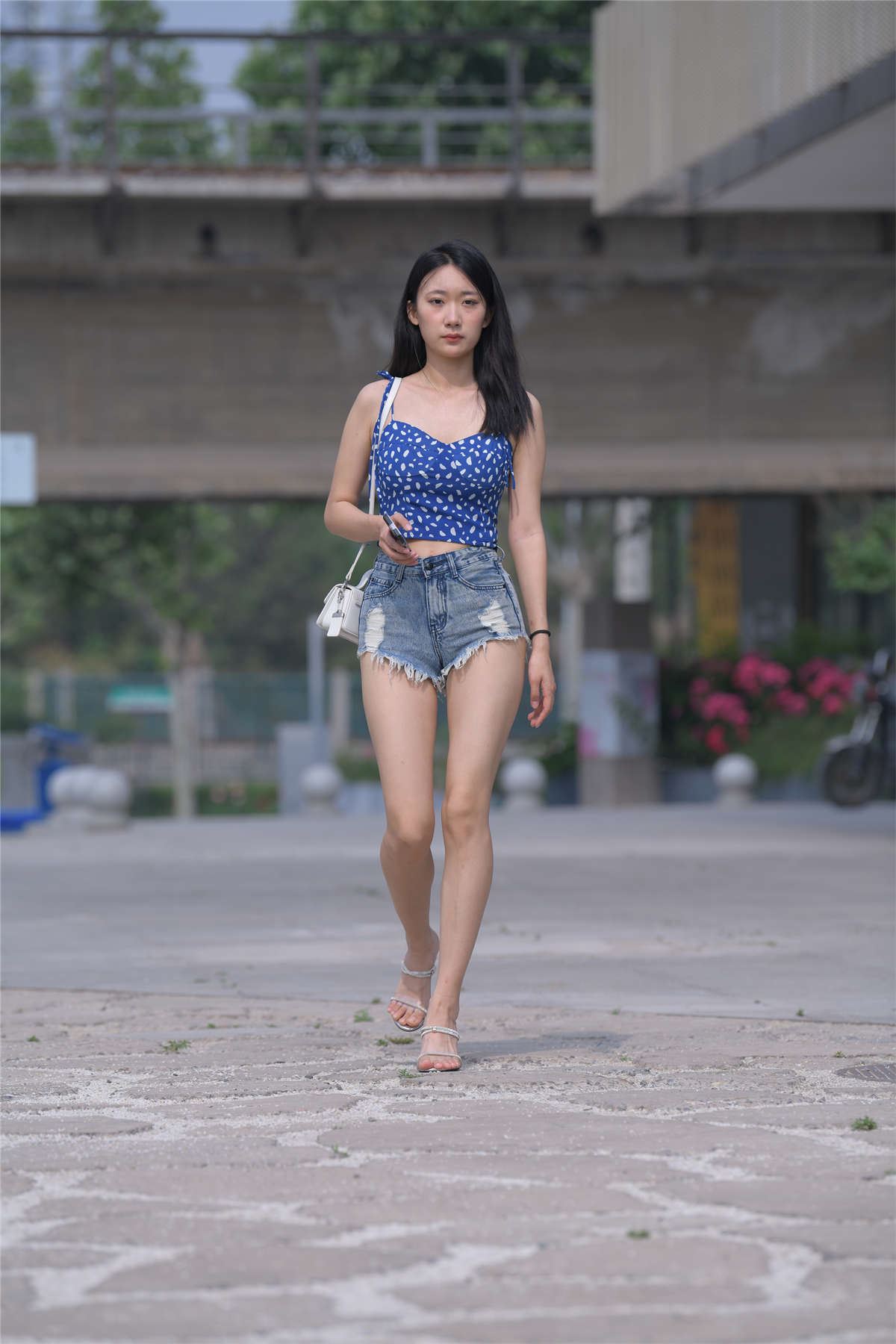 牛仔热裤美女