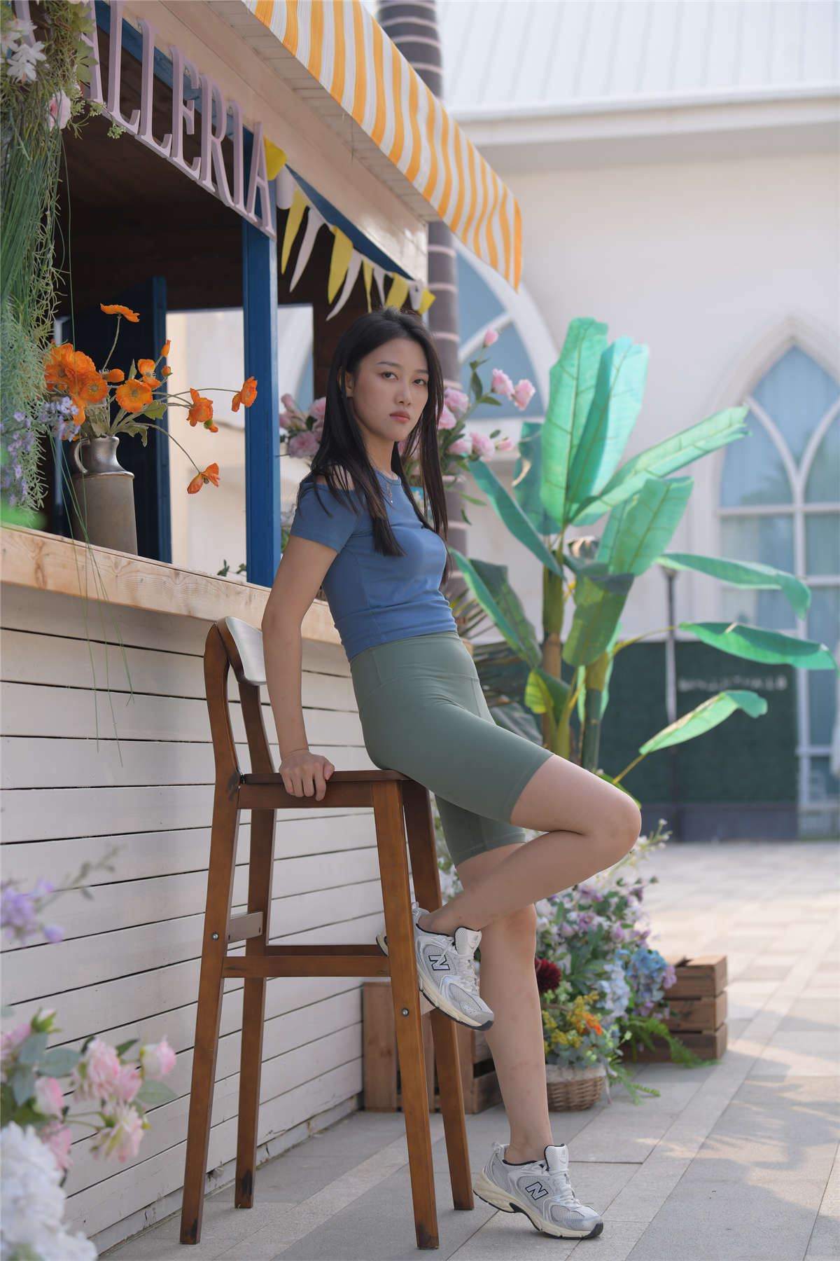 一始街拍作品 绿色瑜伽短裤美女