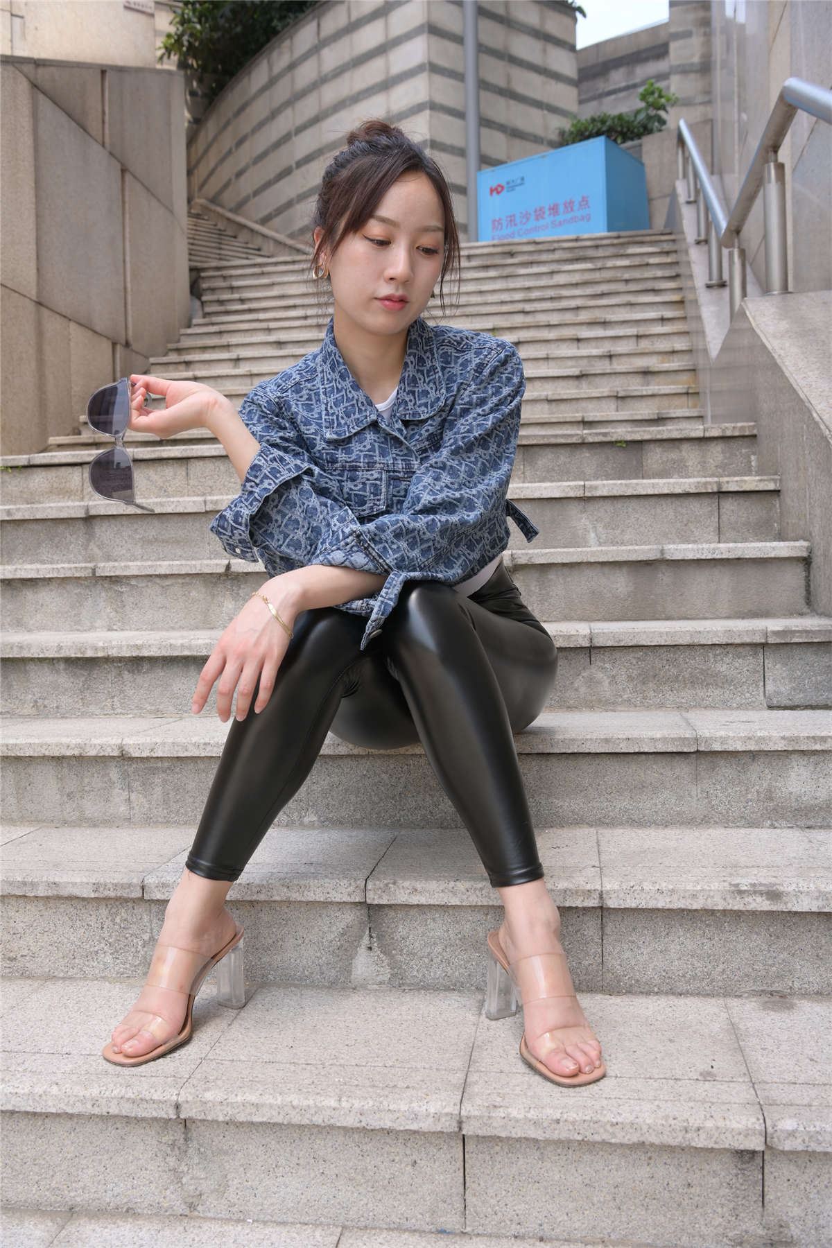 皮裤靓妹