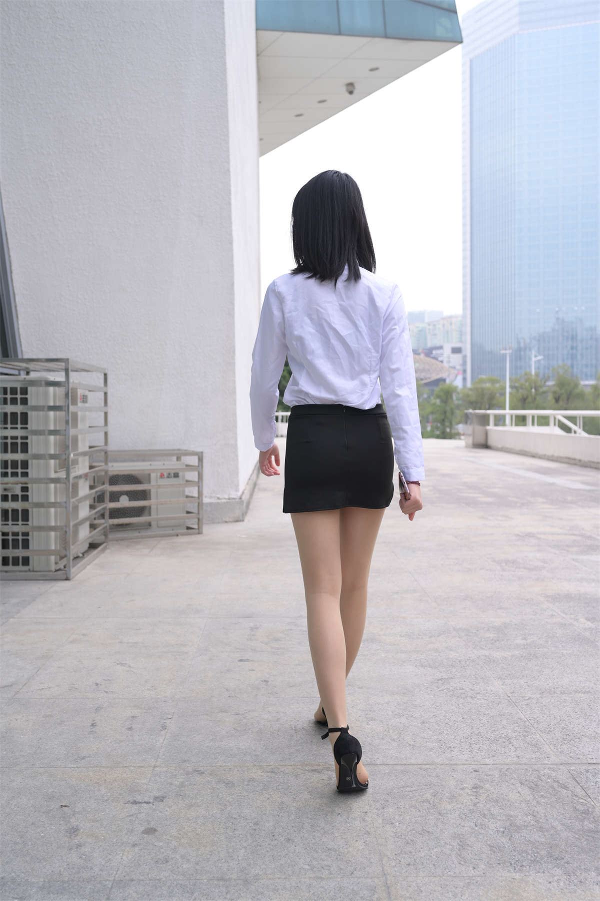 程生街拍作品 商城推销美女