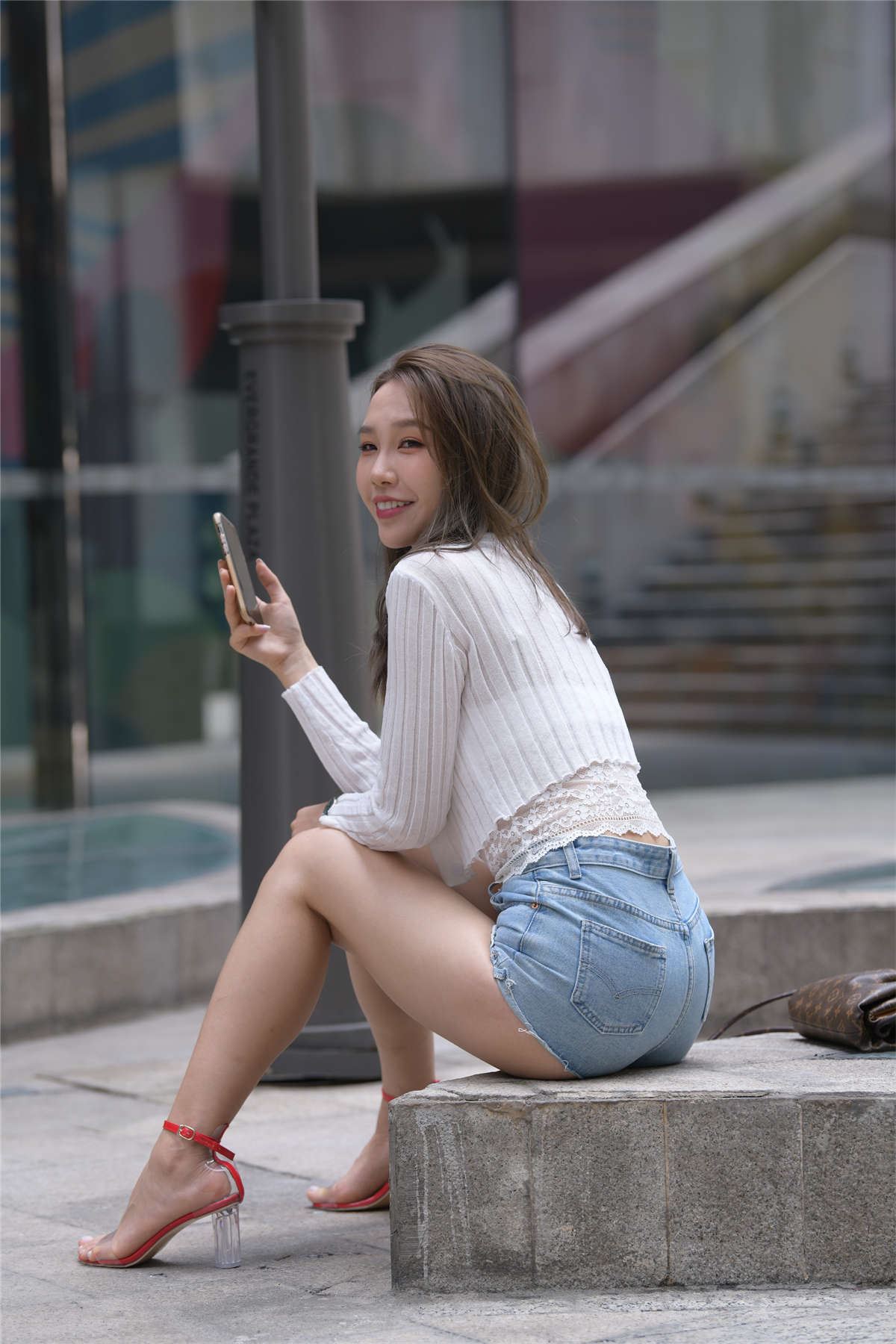 一始街拍作品 青春靓丽热裤女孩