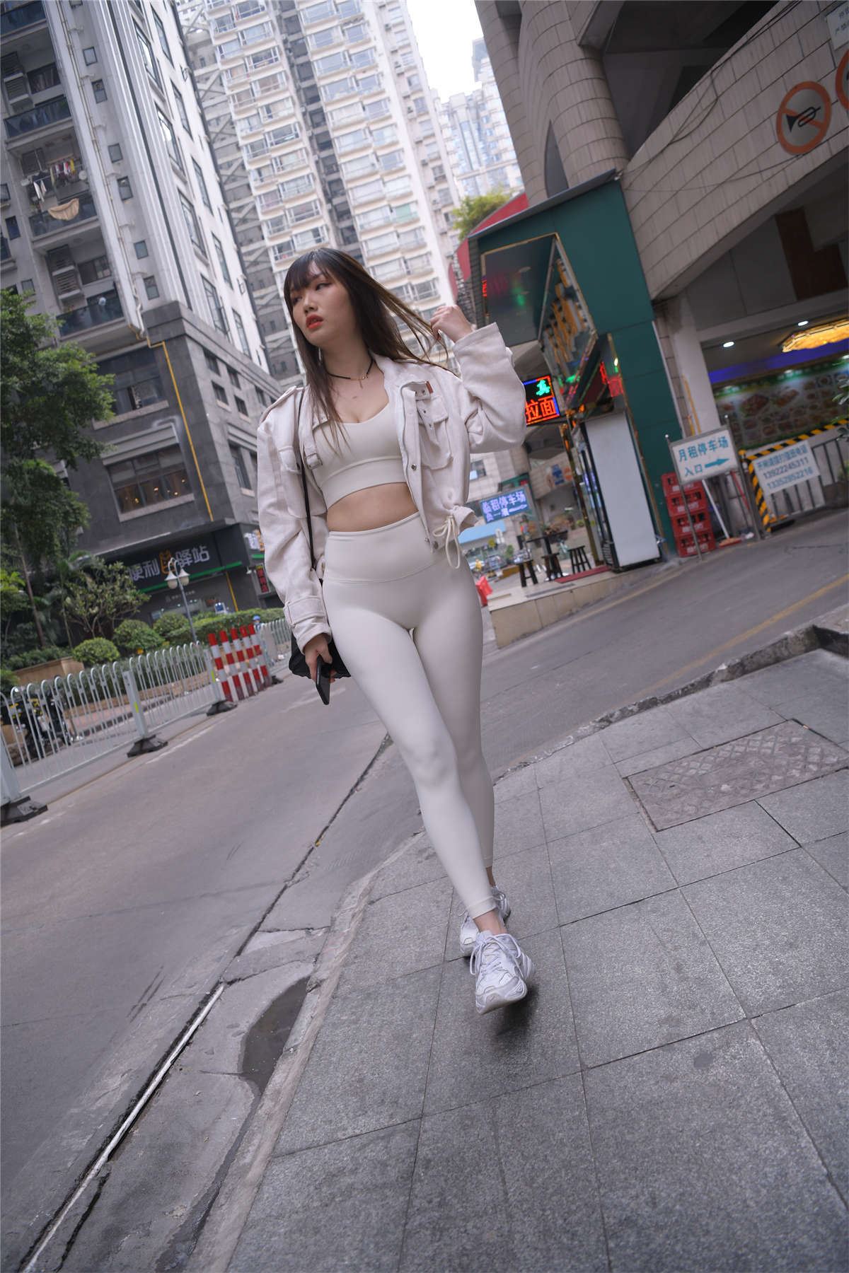 魂魂摄影作品 白色瑜伽裤美女