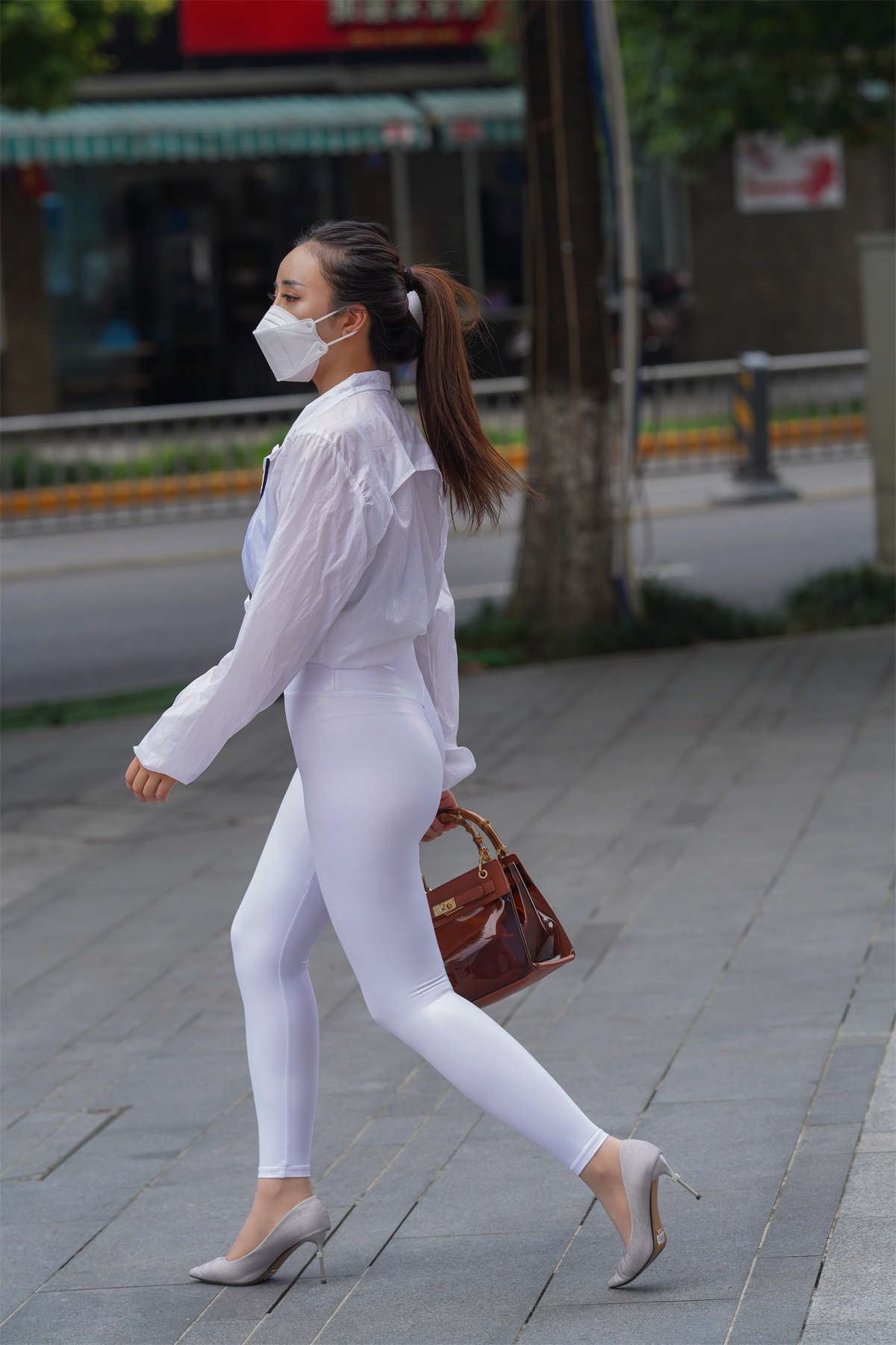 凯恩摄影作品 白裤女人