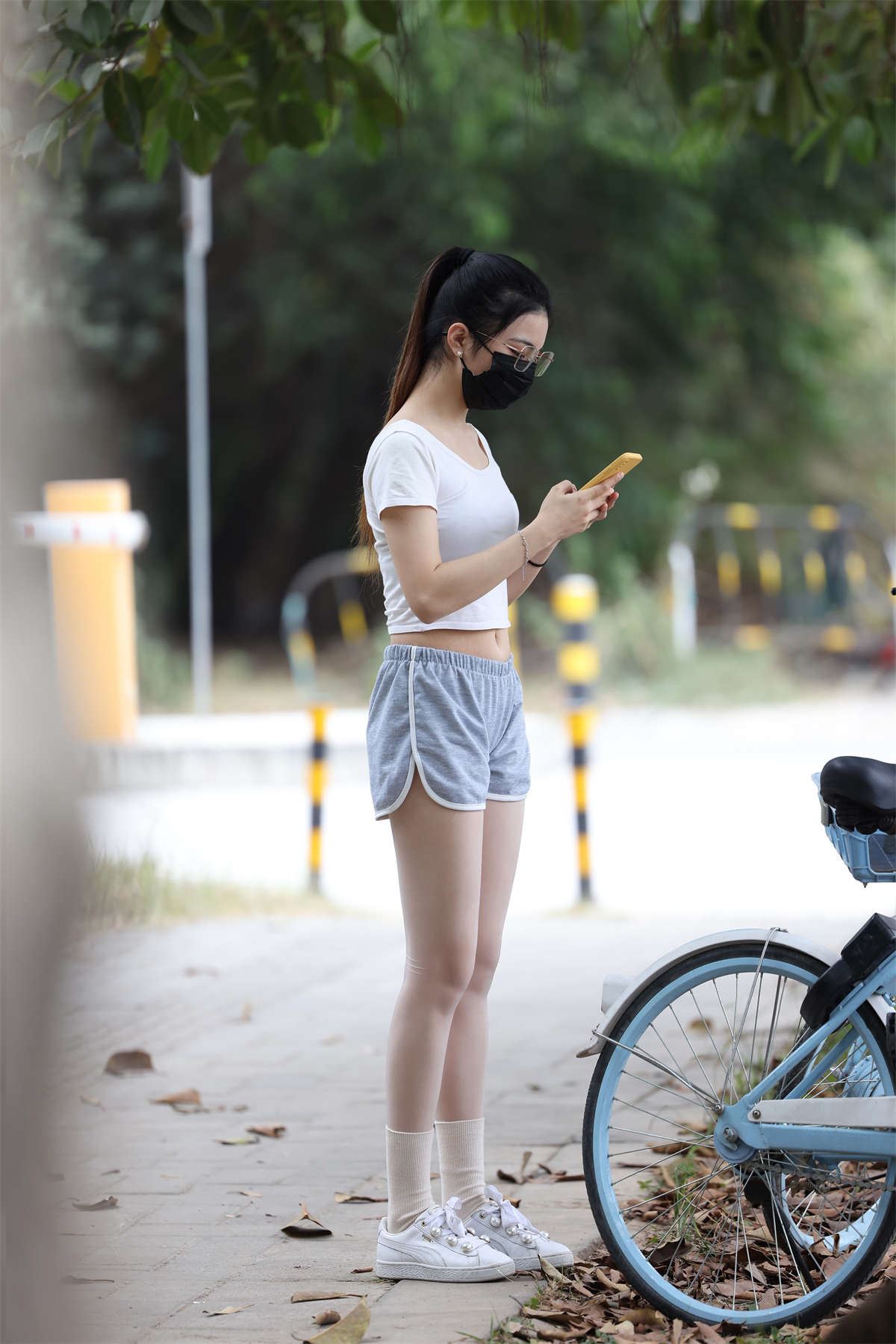 辉辉街拍作品 大学城半日游遇见骑单车的女学生