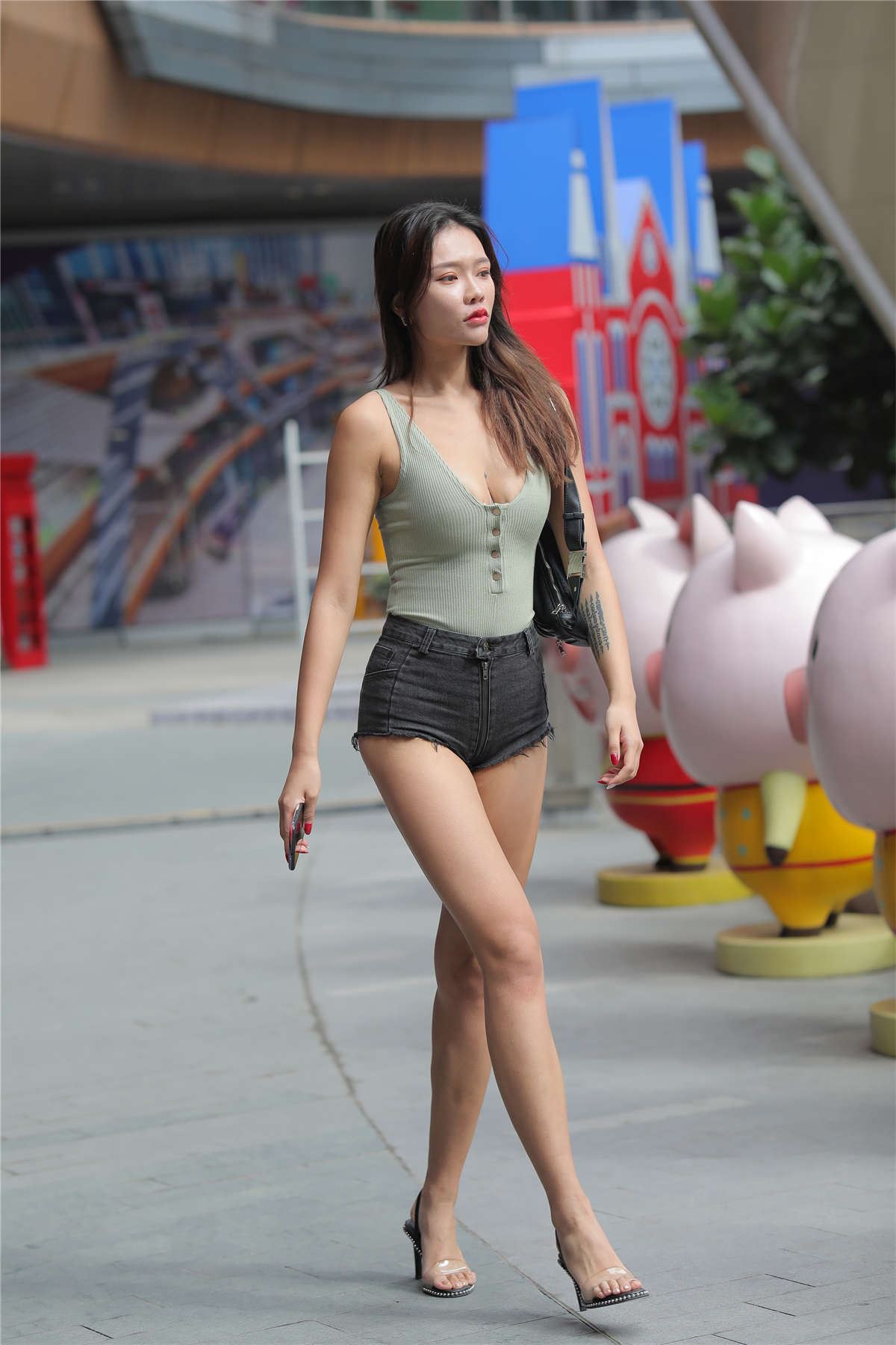 长腿高挑热牛女孩