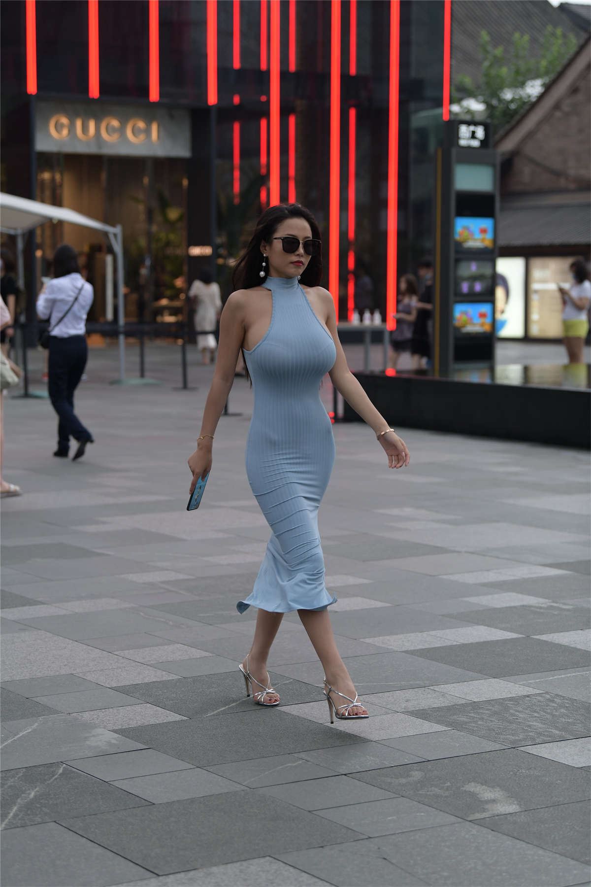 前凸后翘极品身材性感美女