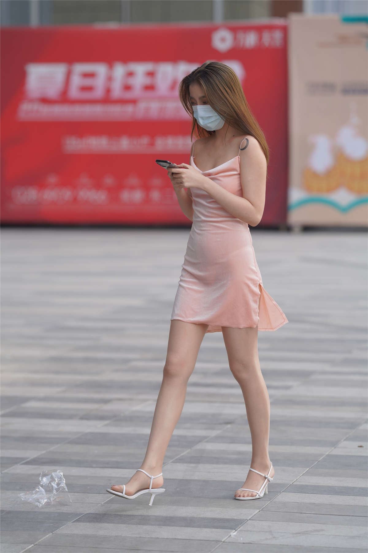 粉色短裙美女