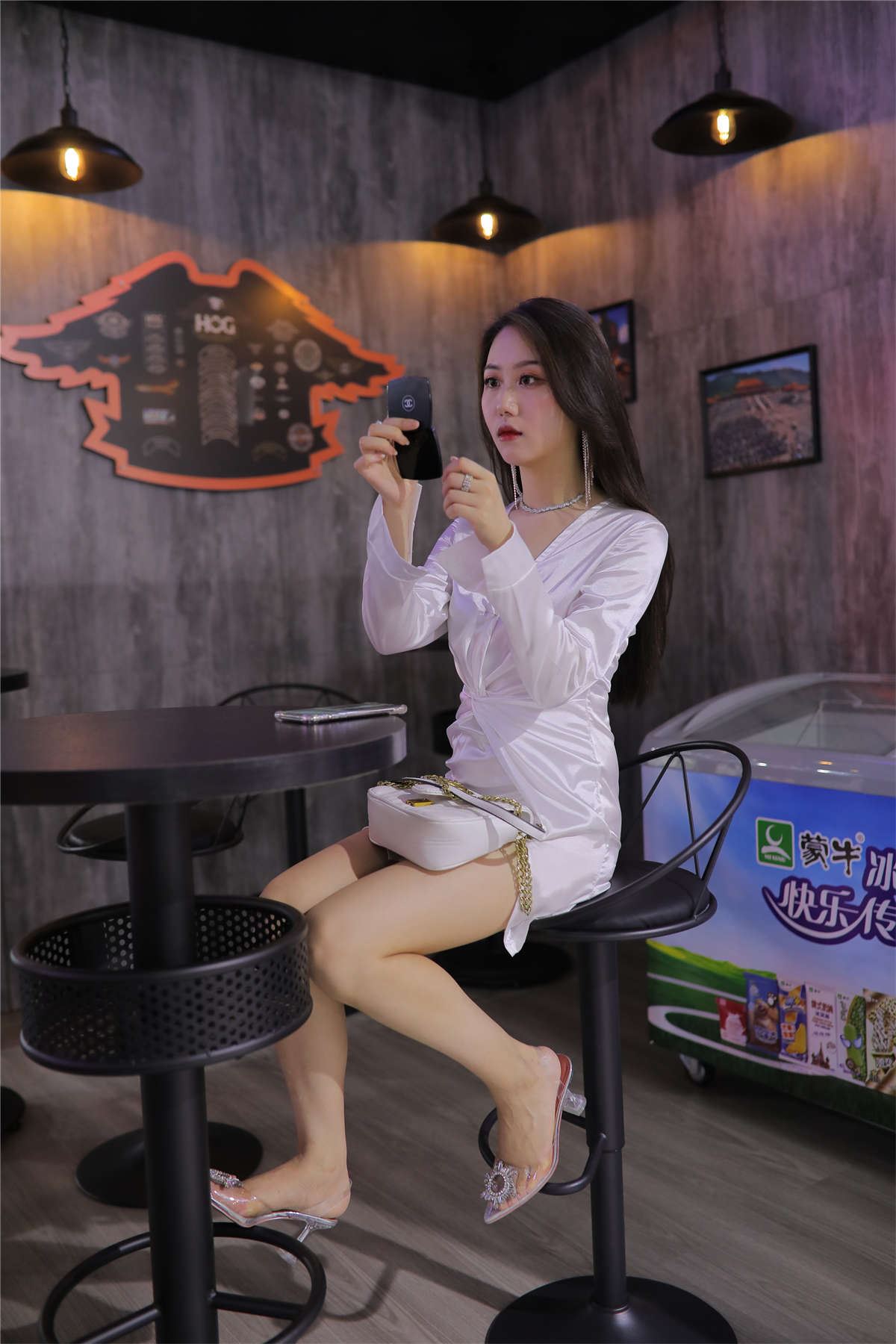 玲玲街拍作品 一个人的车展