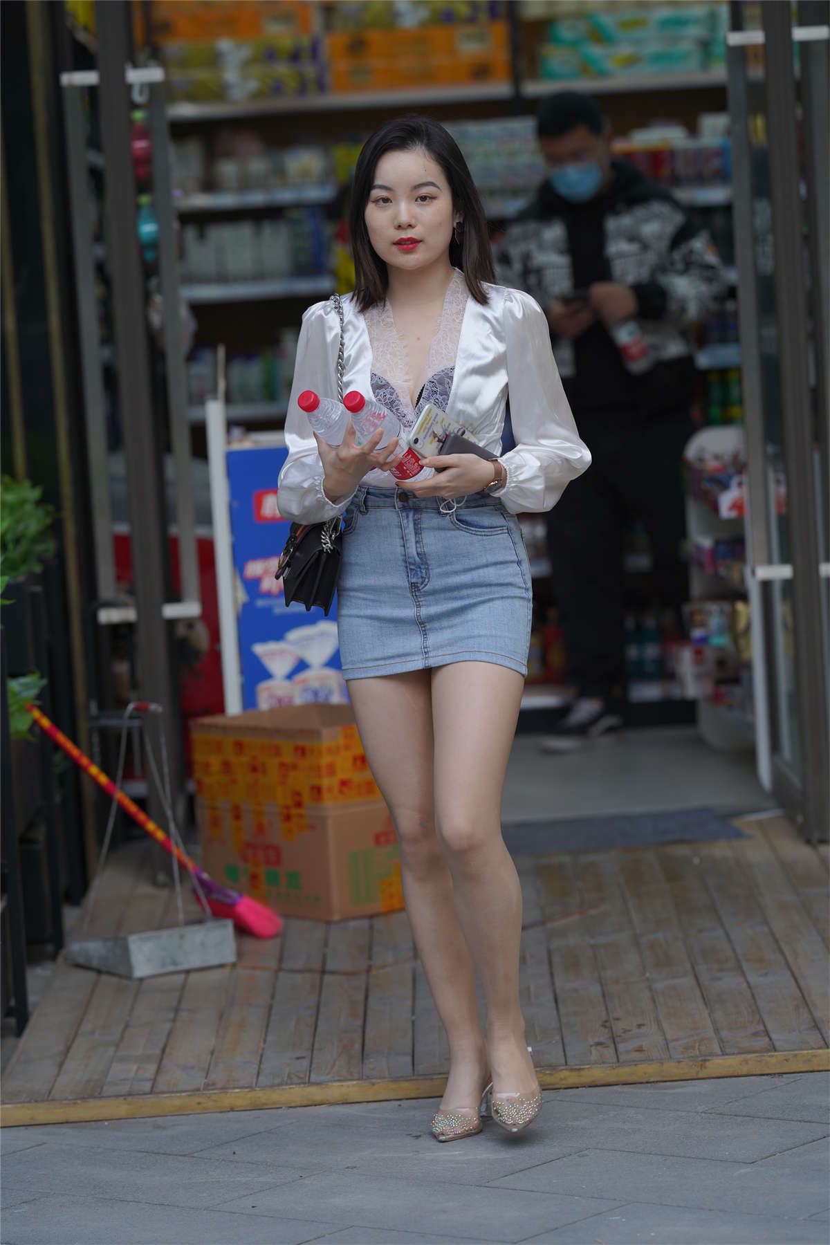 凯恩街拍作品 牛仔短裙肉丝美眉