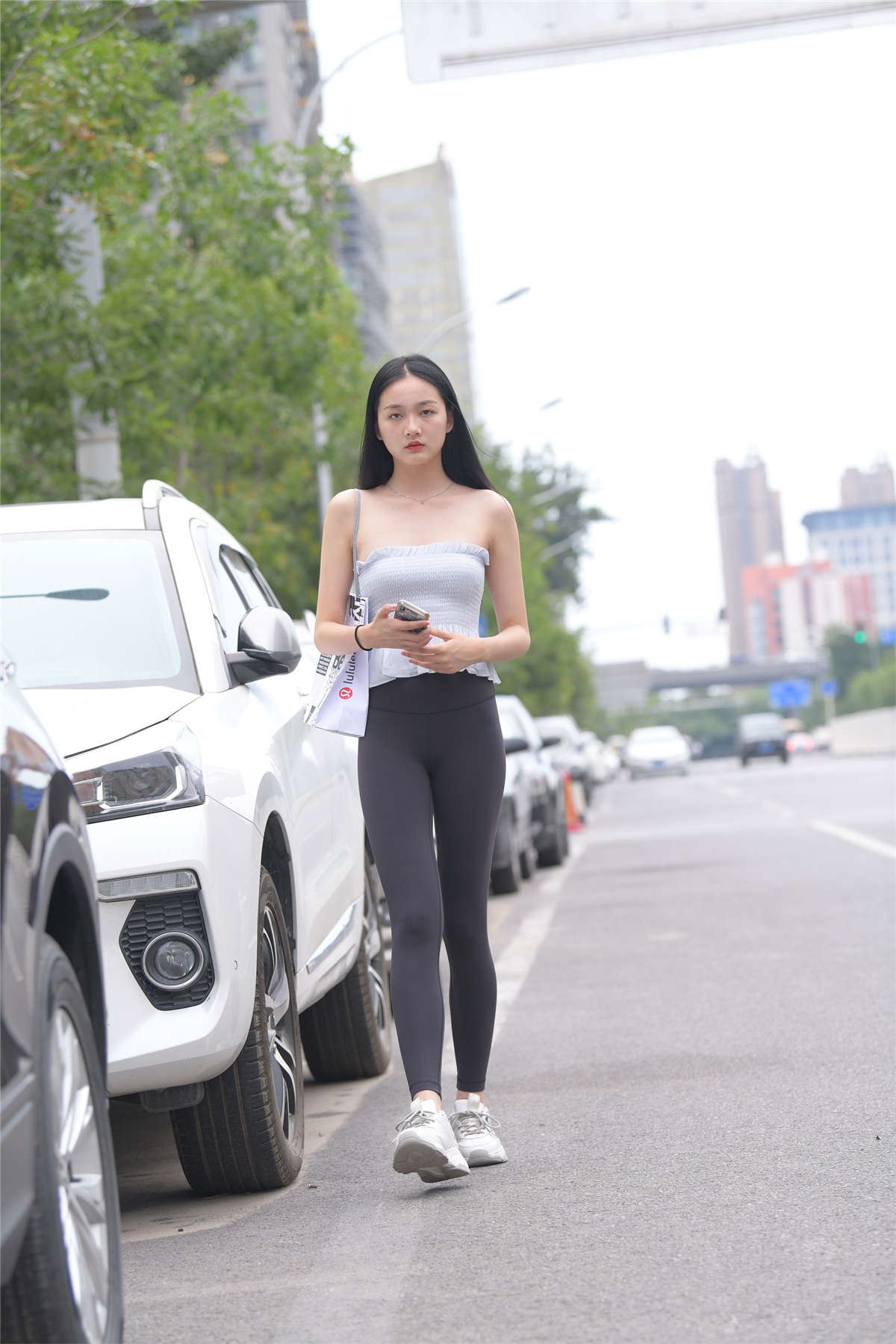 一始街拍作品 黑色瑜伽裤美女