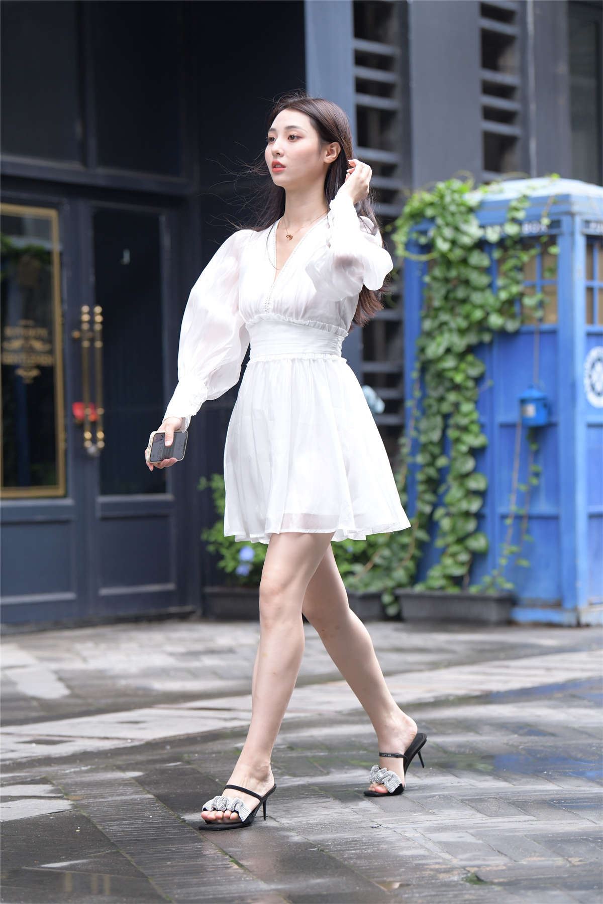 一始街拍作品 白裙美女