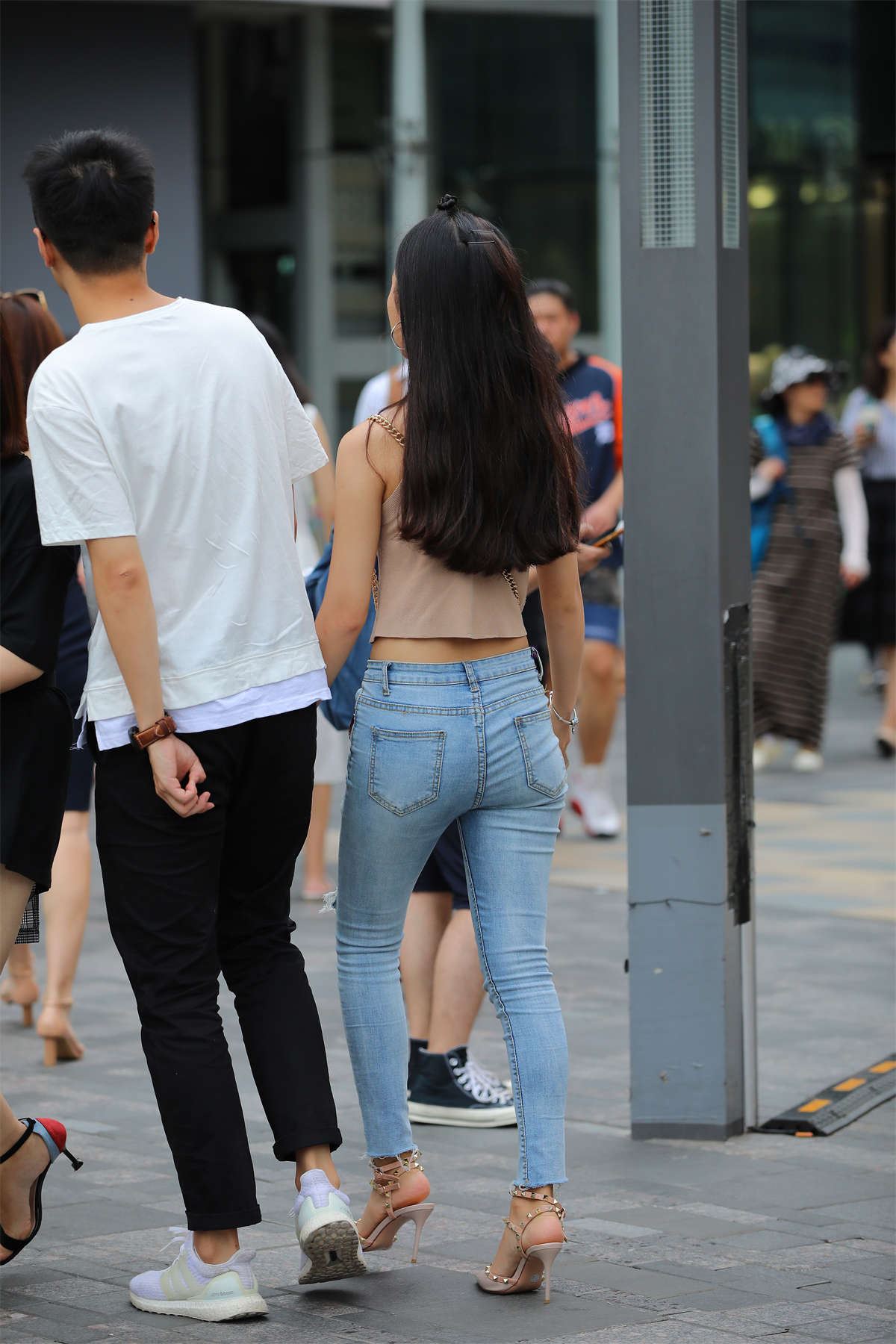 高跟破洞牛仔气质小姐姐高清原图