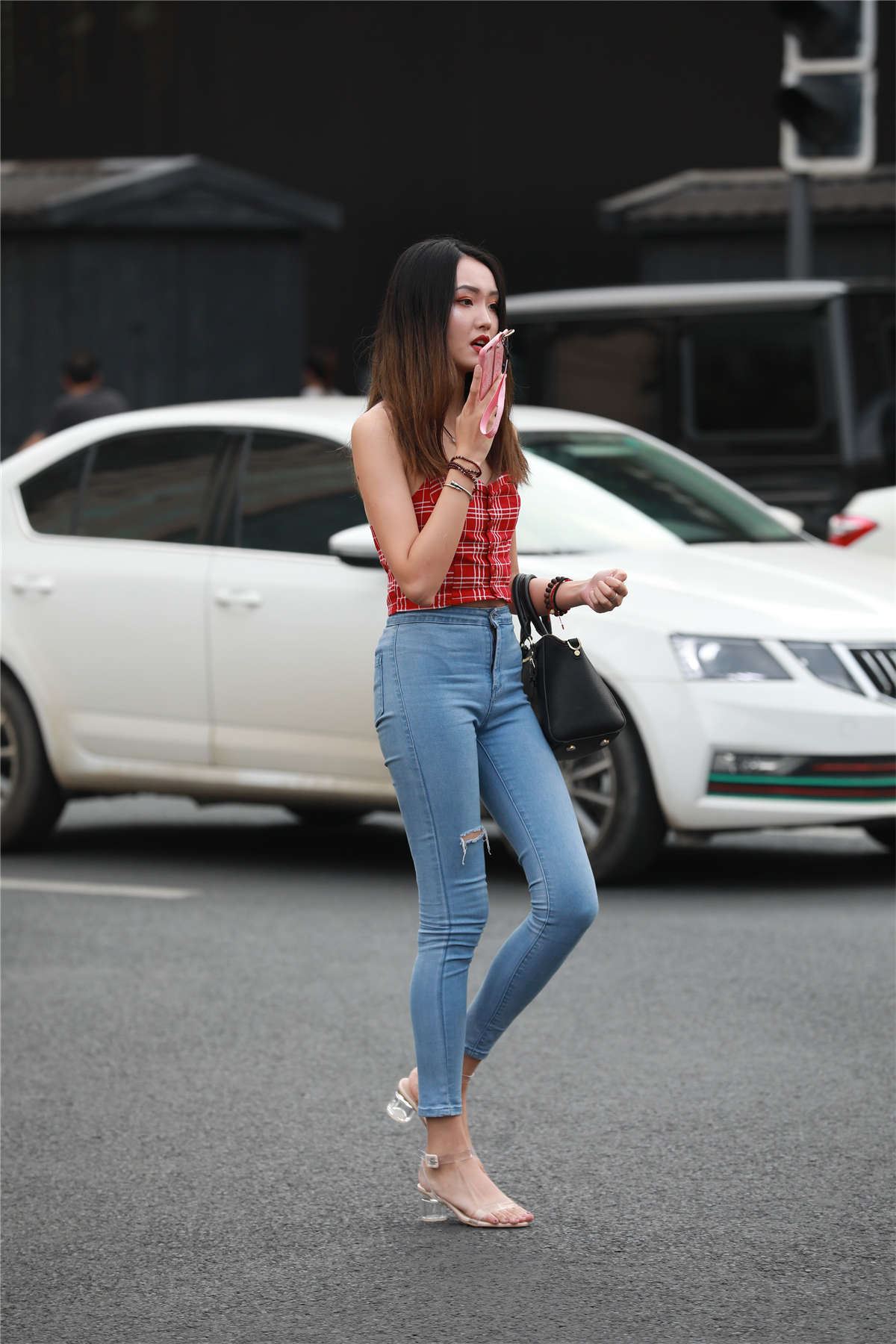 苗条身材牛仔紧身气质美女原图
