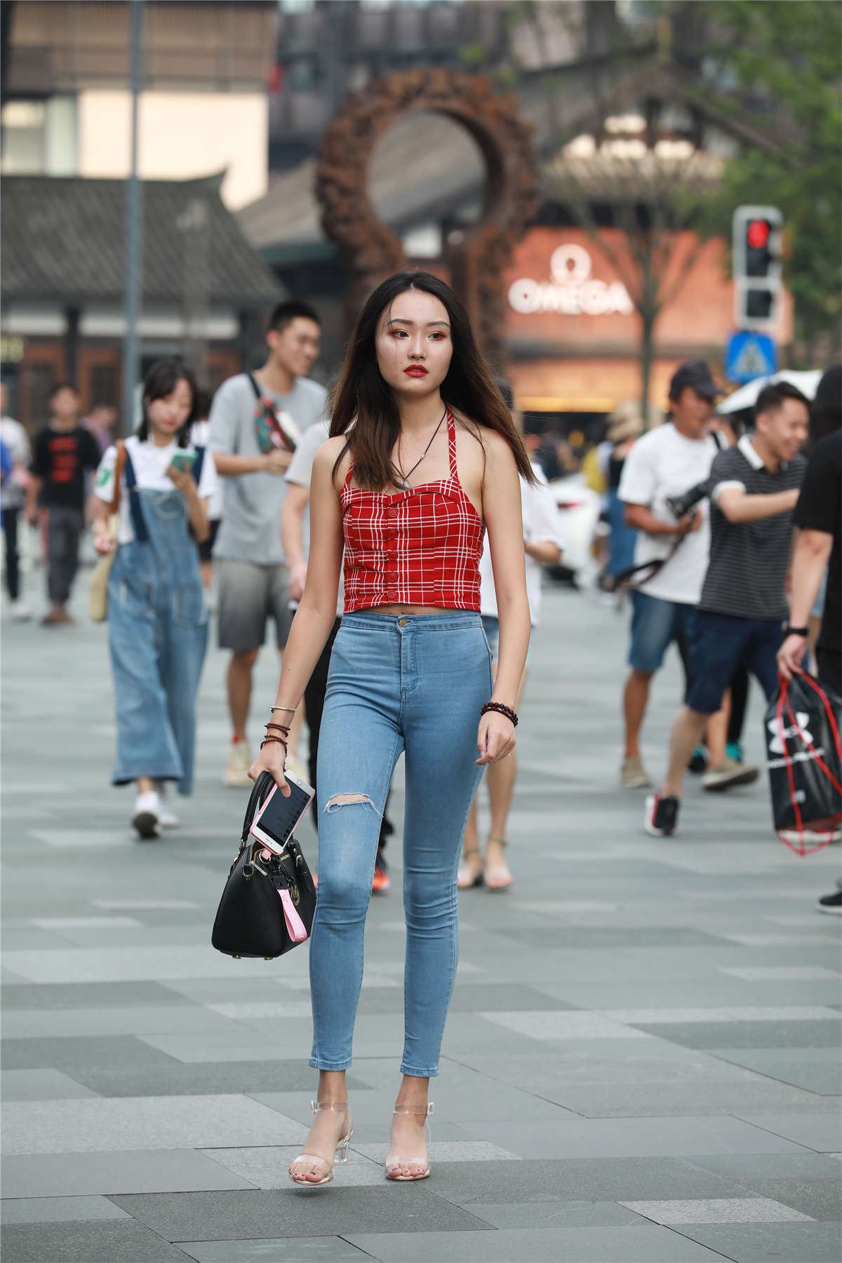 苗条身材牛仔紧身气质美女原图