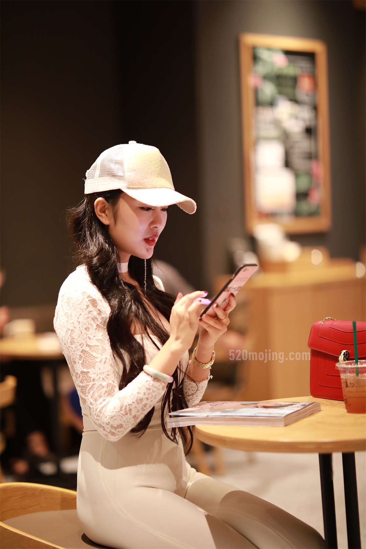 超高清丰腴爆乳紧身模拍美女原图