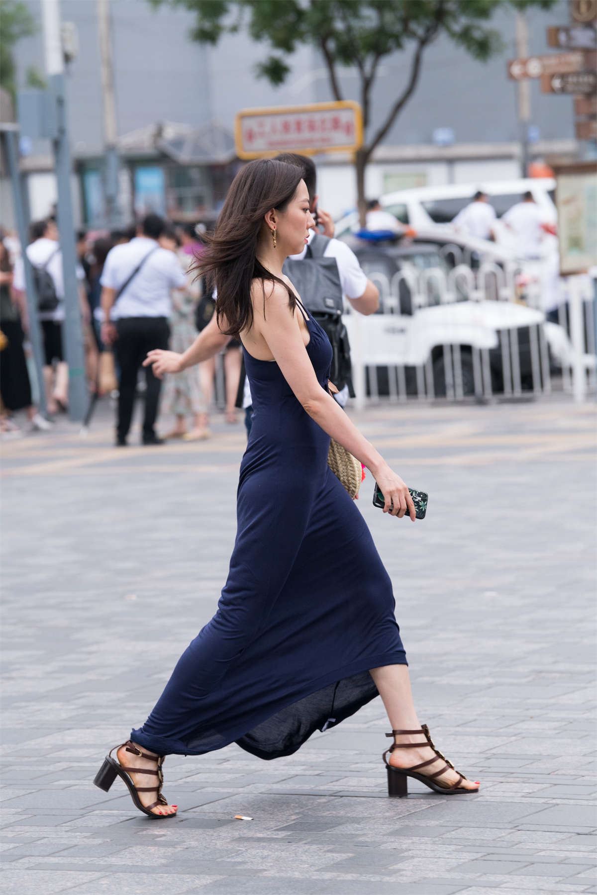 街拍丁内性感美女原图