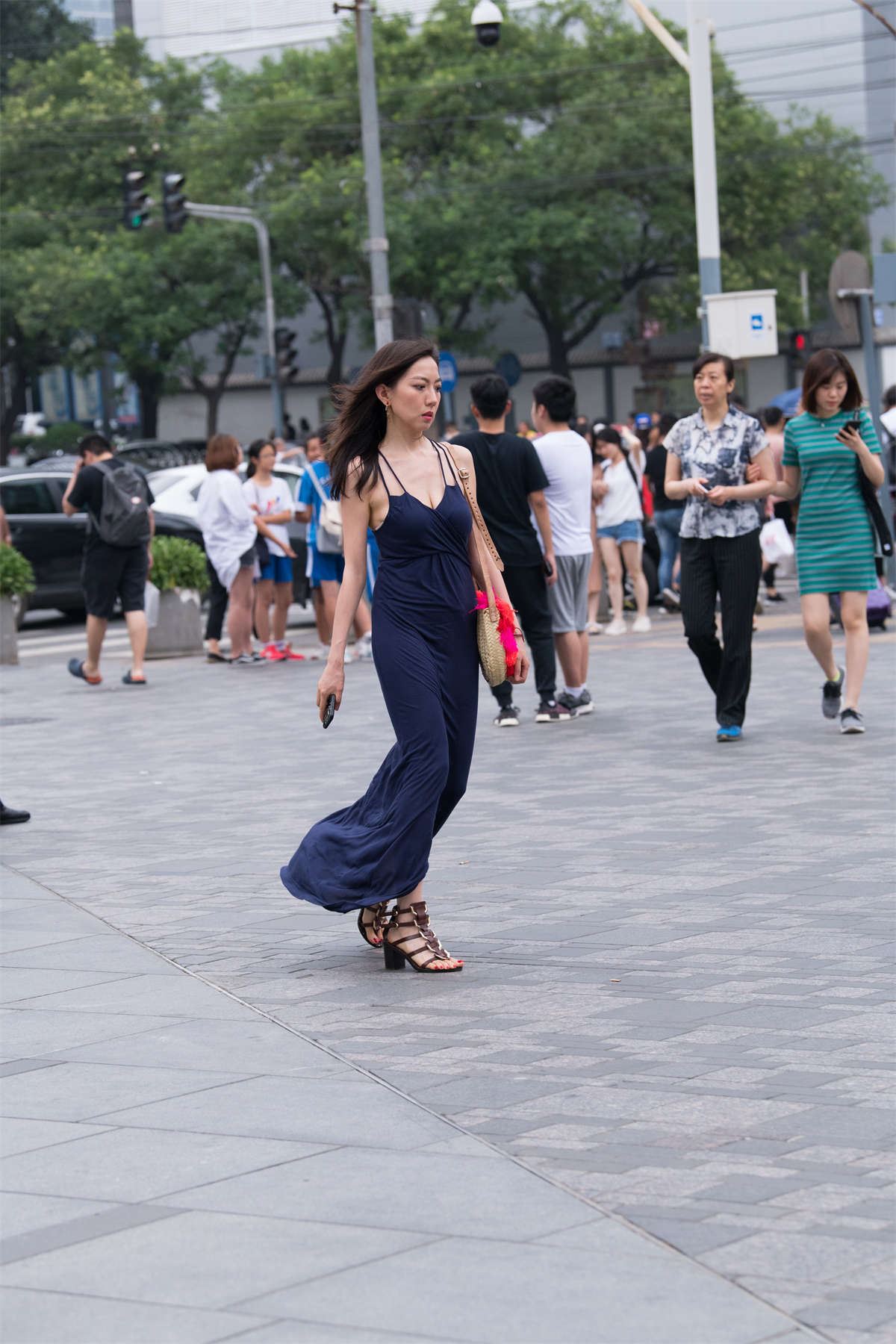 街拍丁内性感美女原图