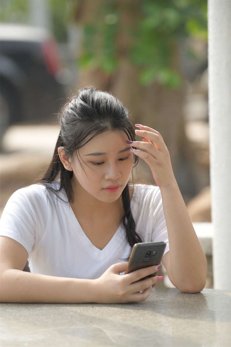 紧身黑皮裤性感美女高清原图