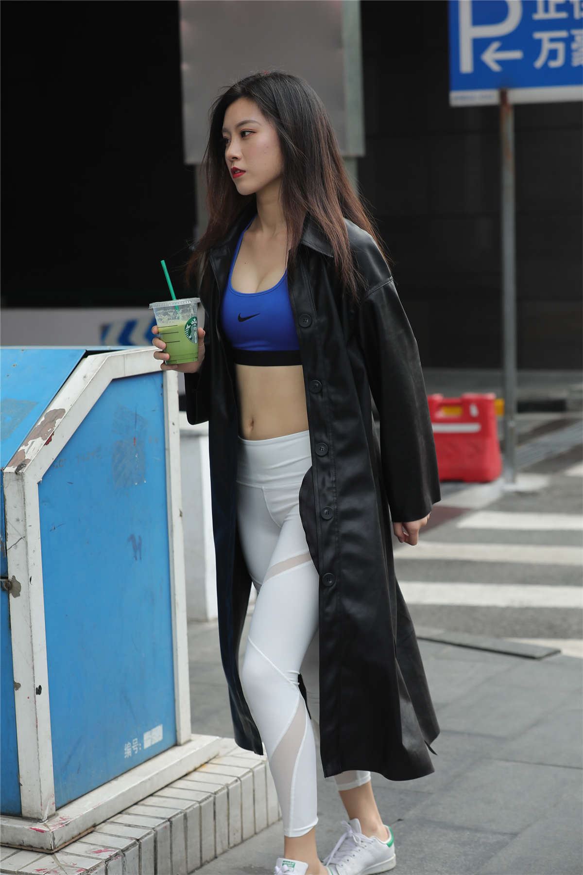 白色紧身瑜伽裤美女高清原图