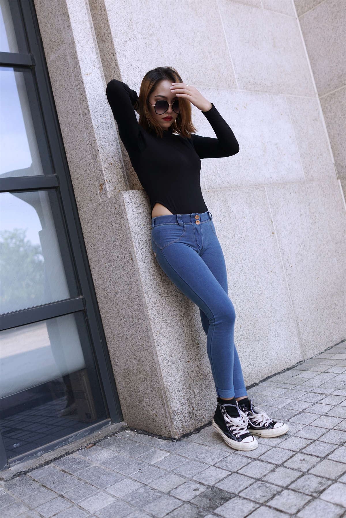 紧身牛仔美女原图