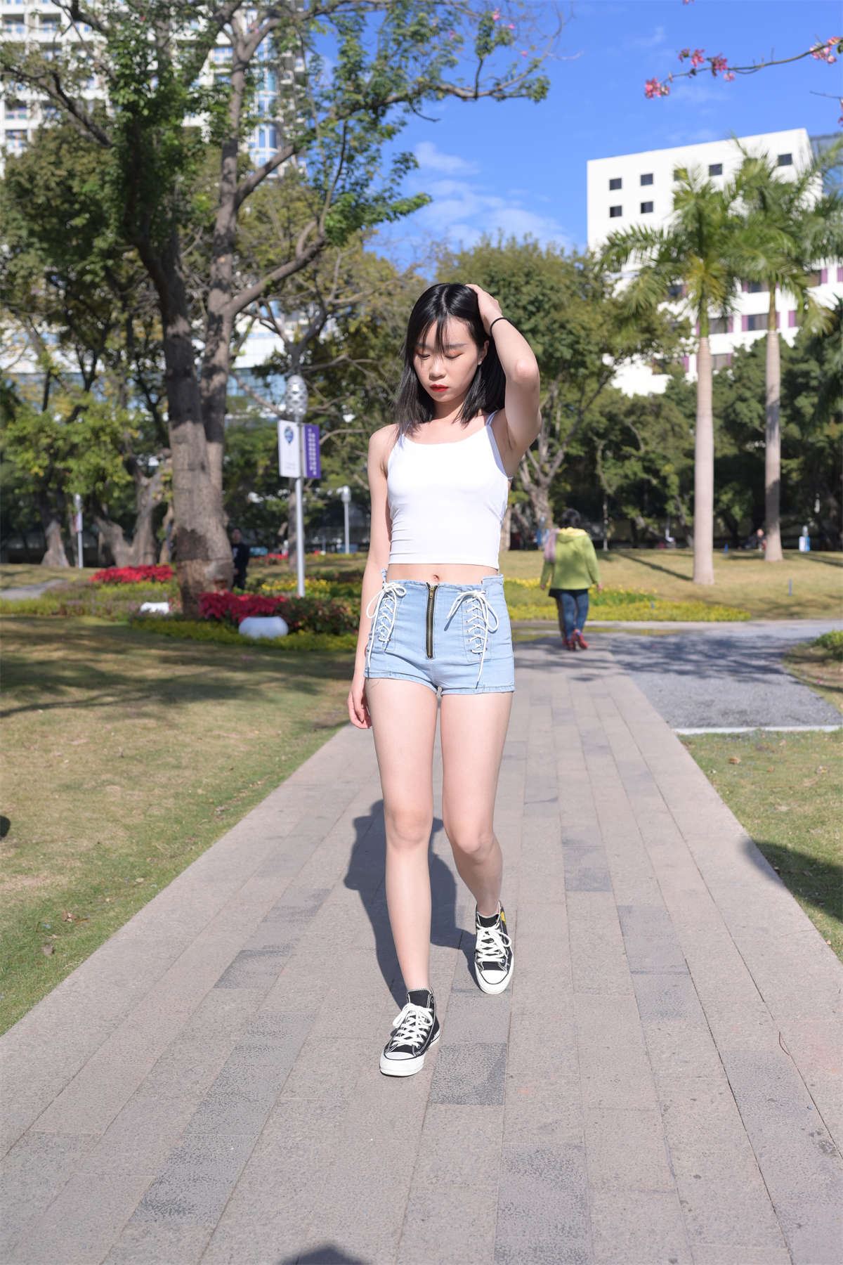 浅浅 超短牛仔短裤