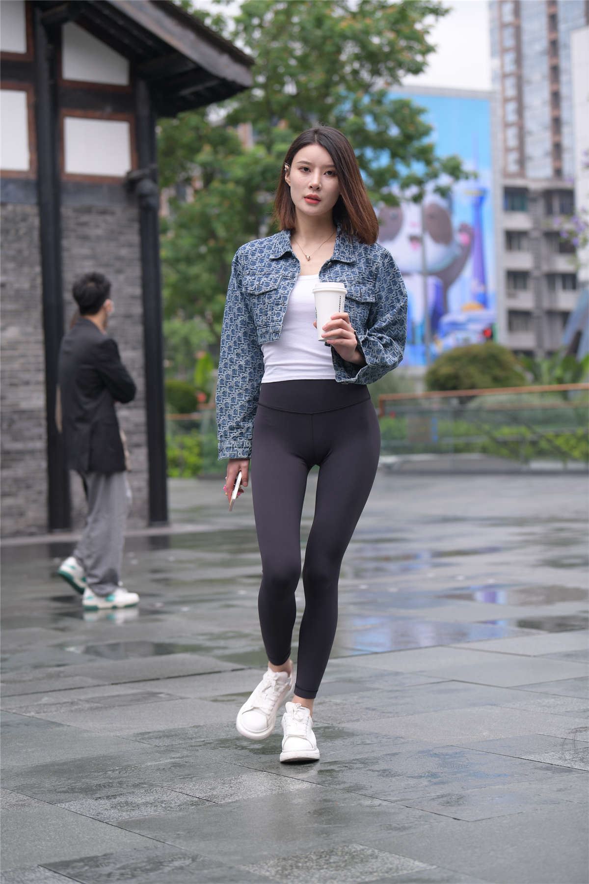 一始街拍作品 黑色瑜伽裤美女