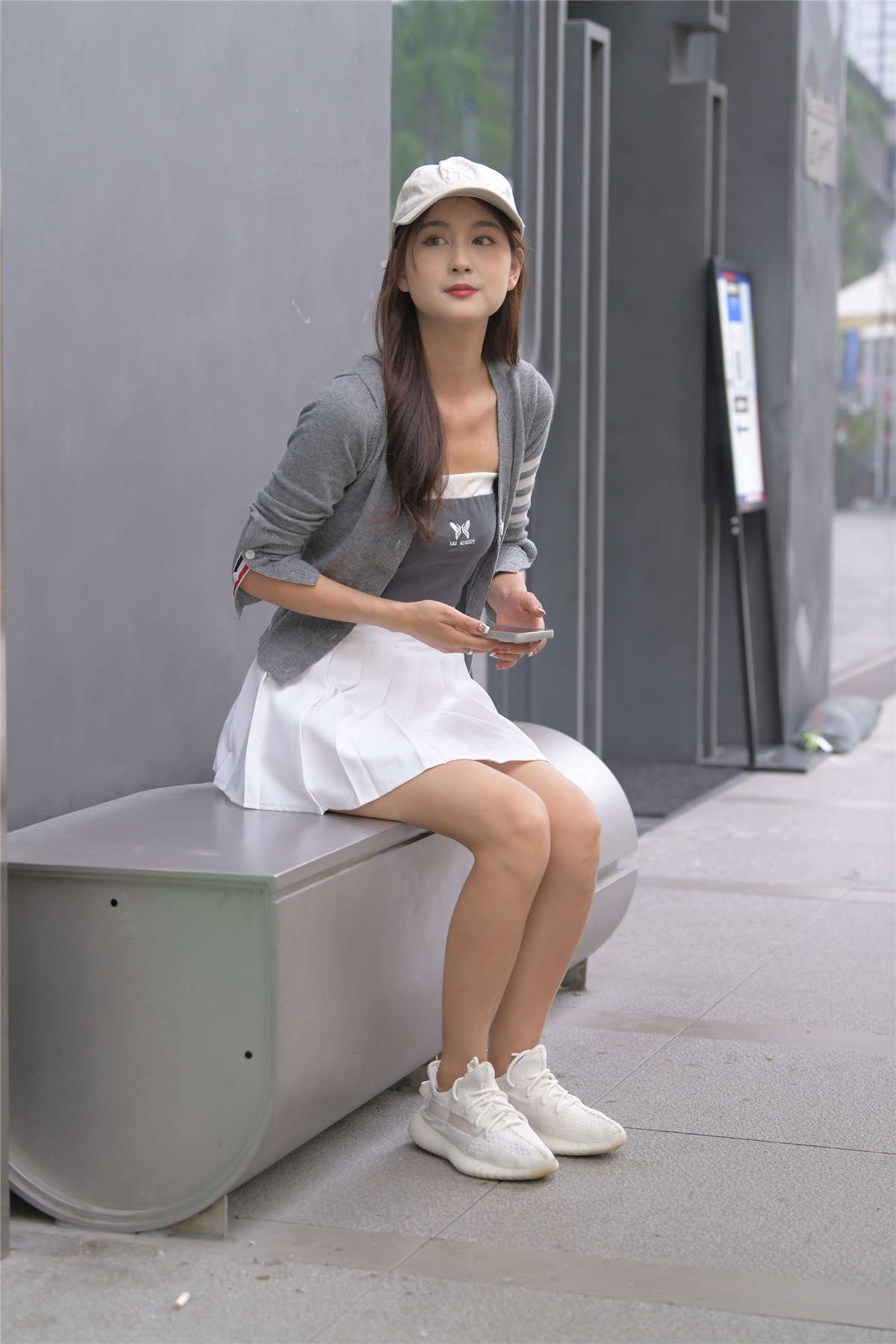 一始街拍作品 捧花的女孩