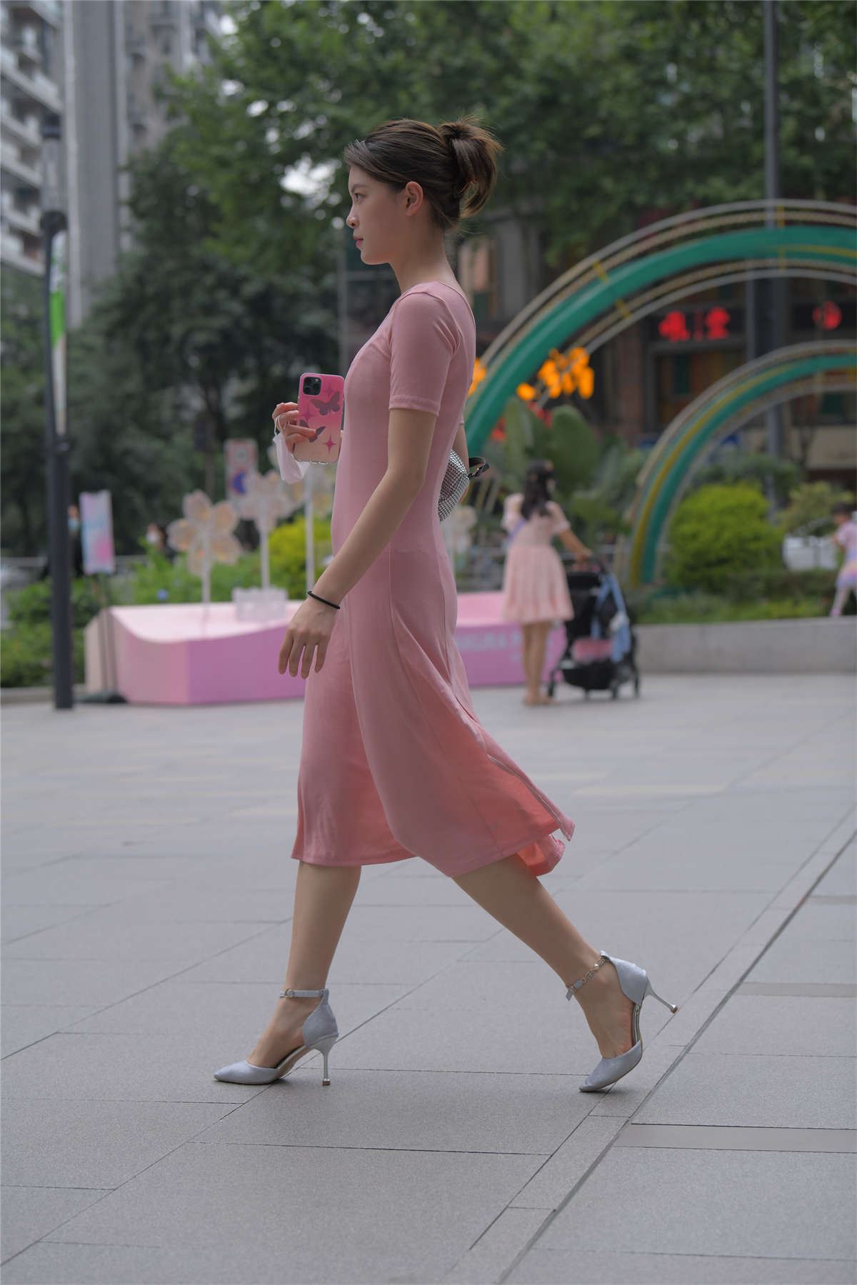一始街拍作品 长裙美女