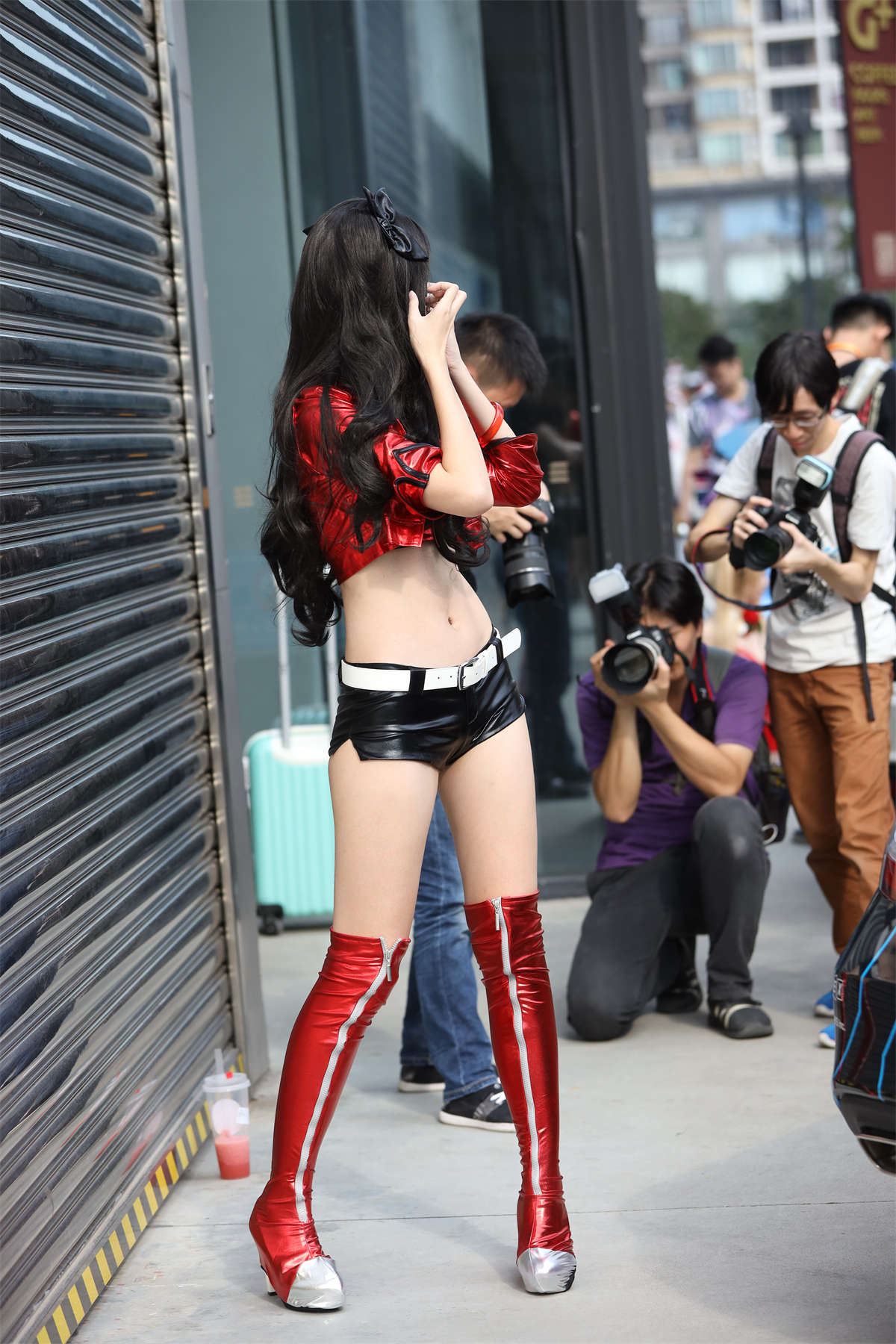 超短黑色皮裤少女原图