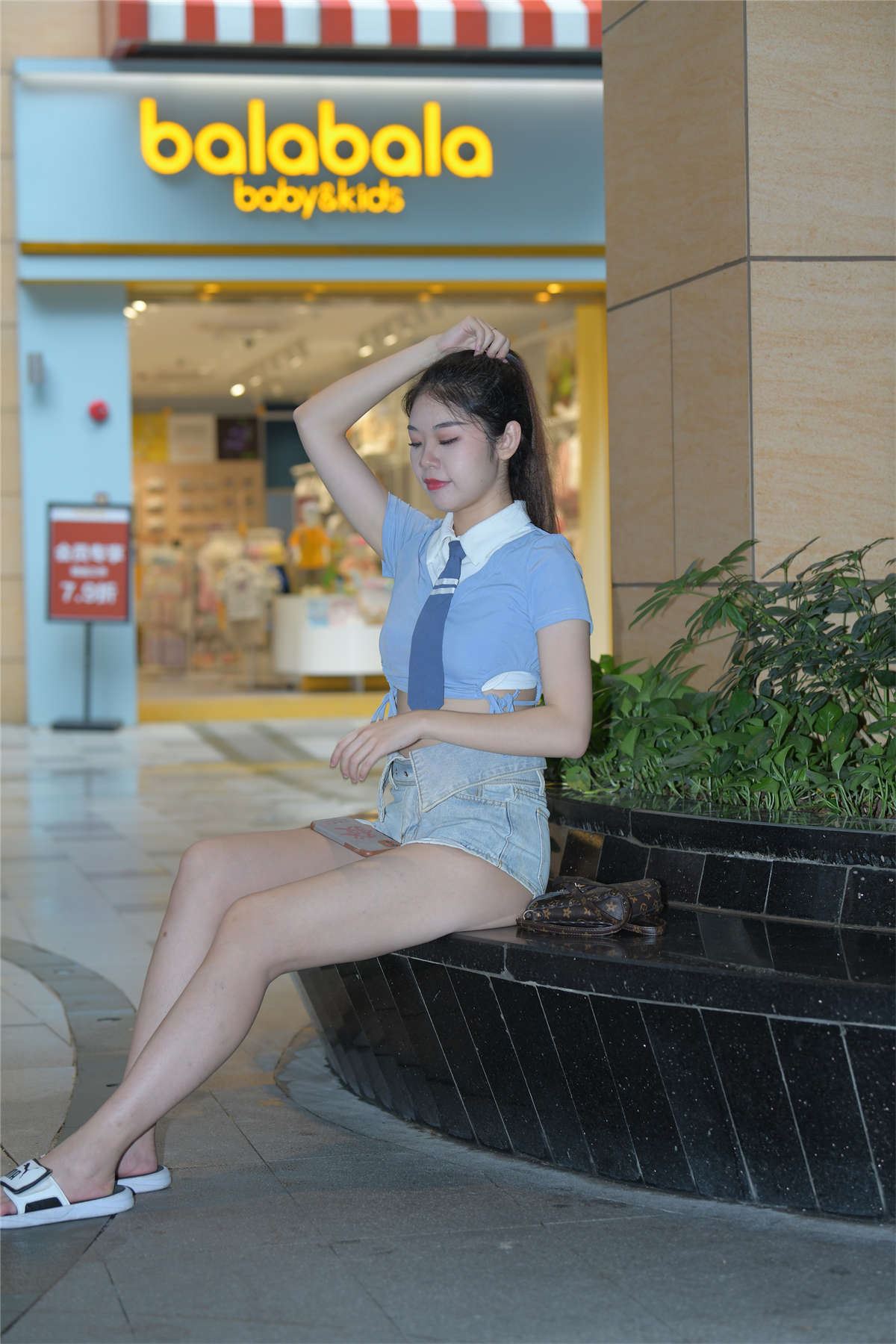 一始街拍作品 热裤小妹