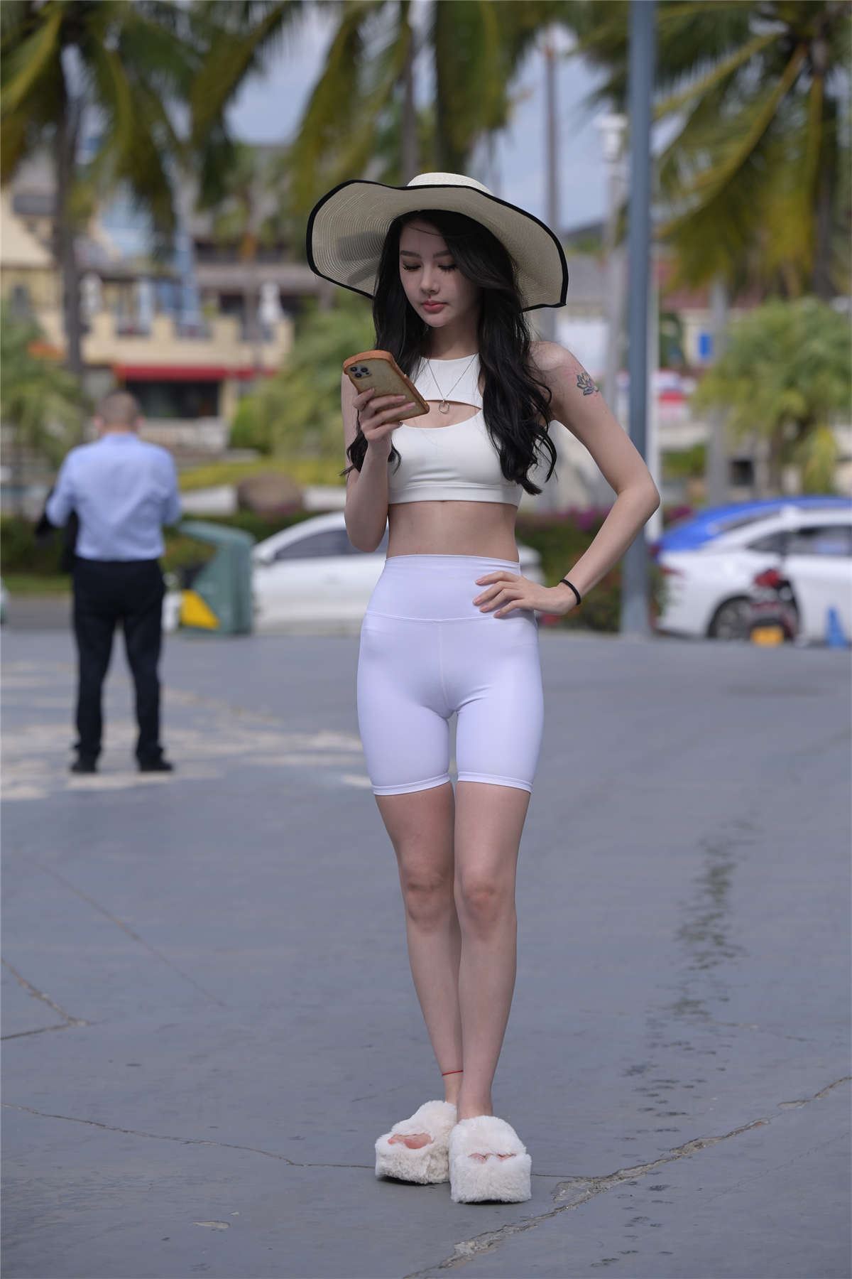 不吃鸡蛋街拍作品 白色短裤美女