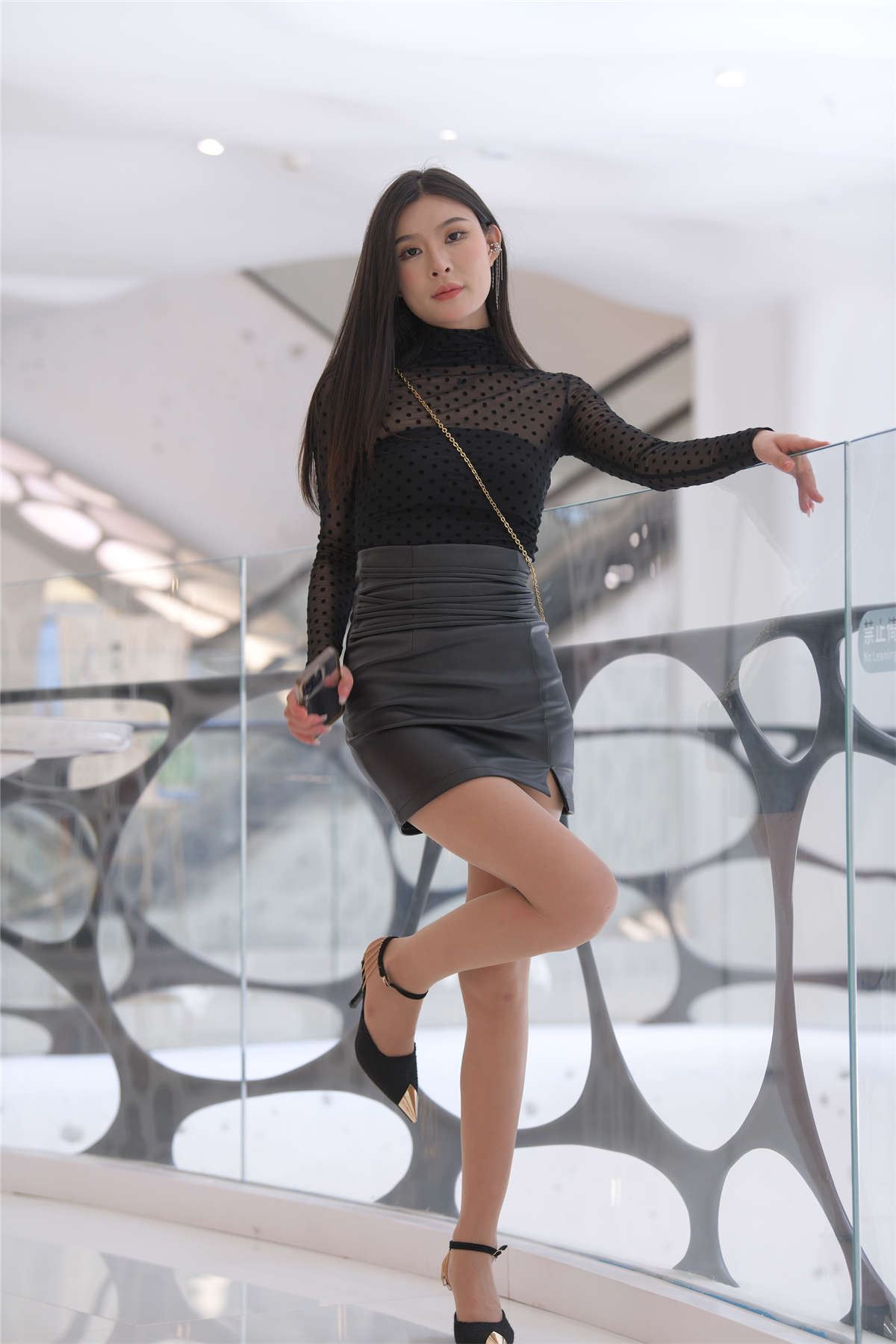 一始街拍作品 - 皮裙丝袜美女