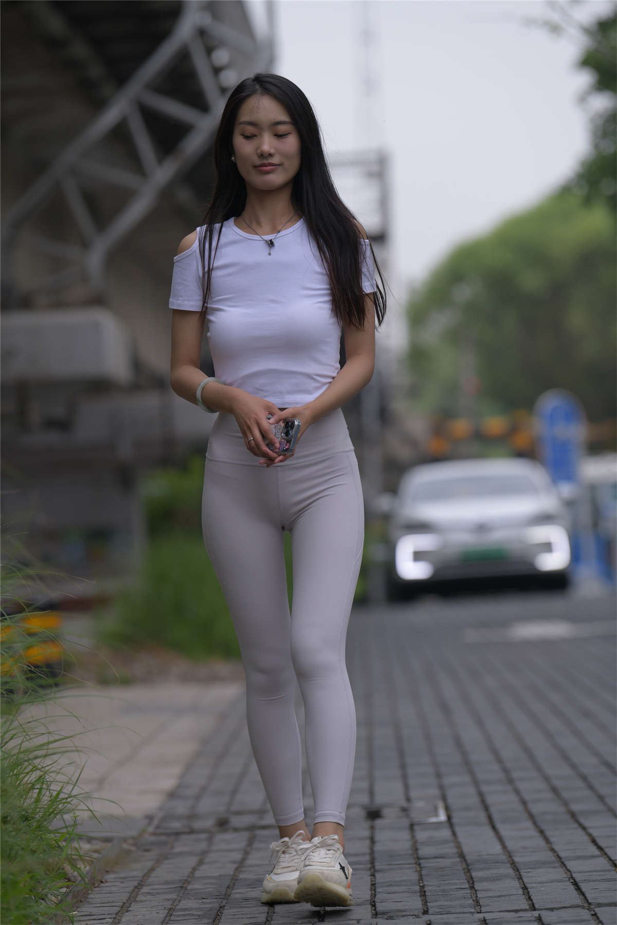 一始街拍作品 白色瑜伽裤美女