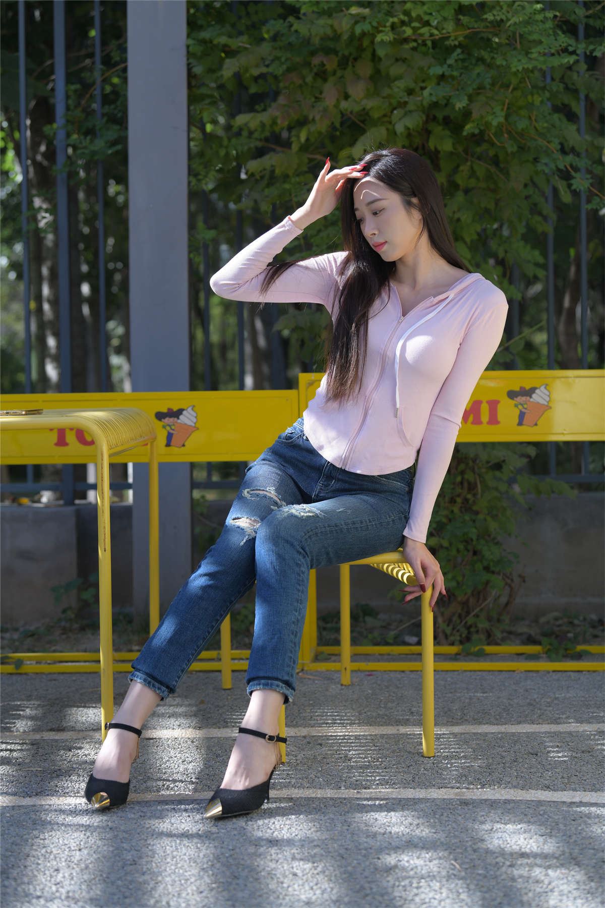 一始街拍作品 牛仔裤美女