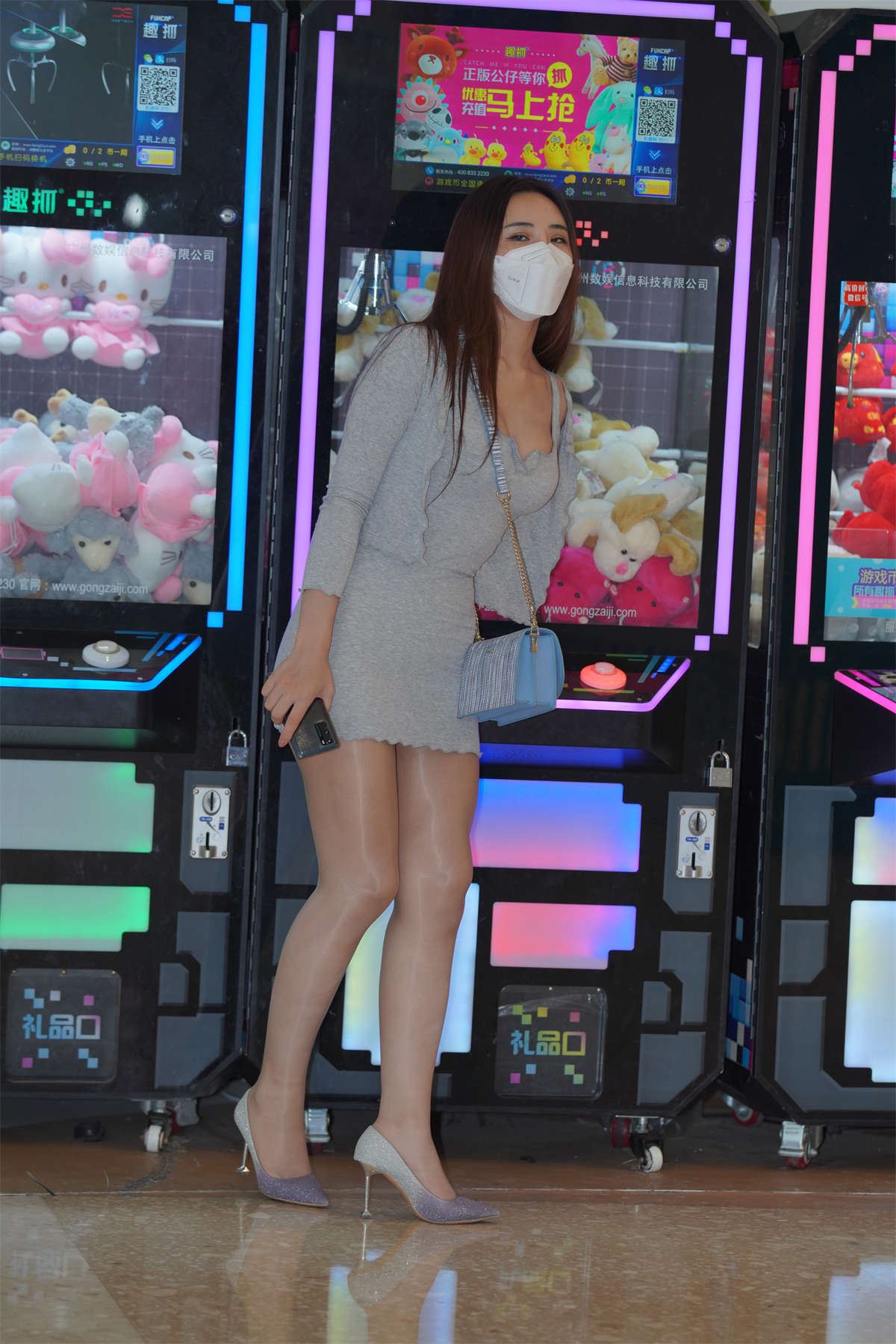 灰色修身短裙