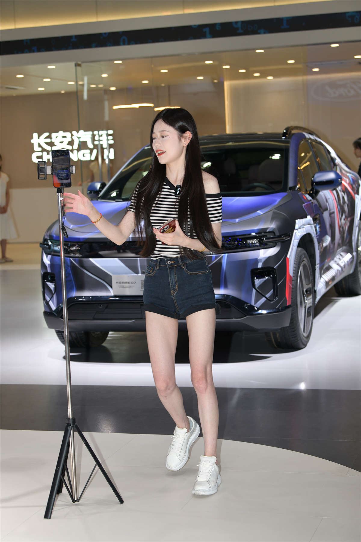 牛仔短裤直播小姐姐
