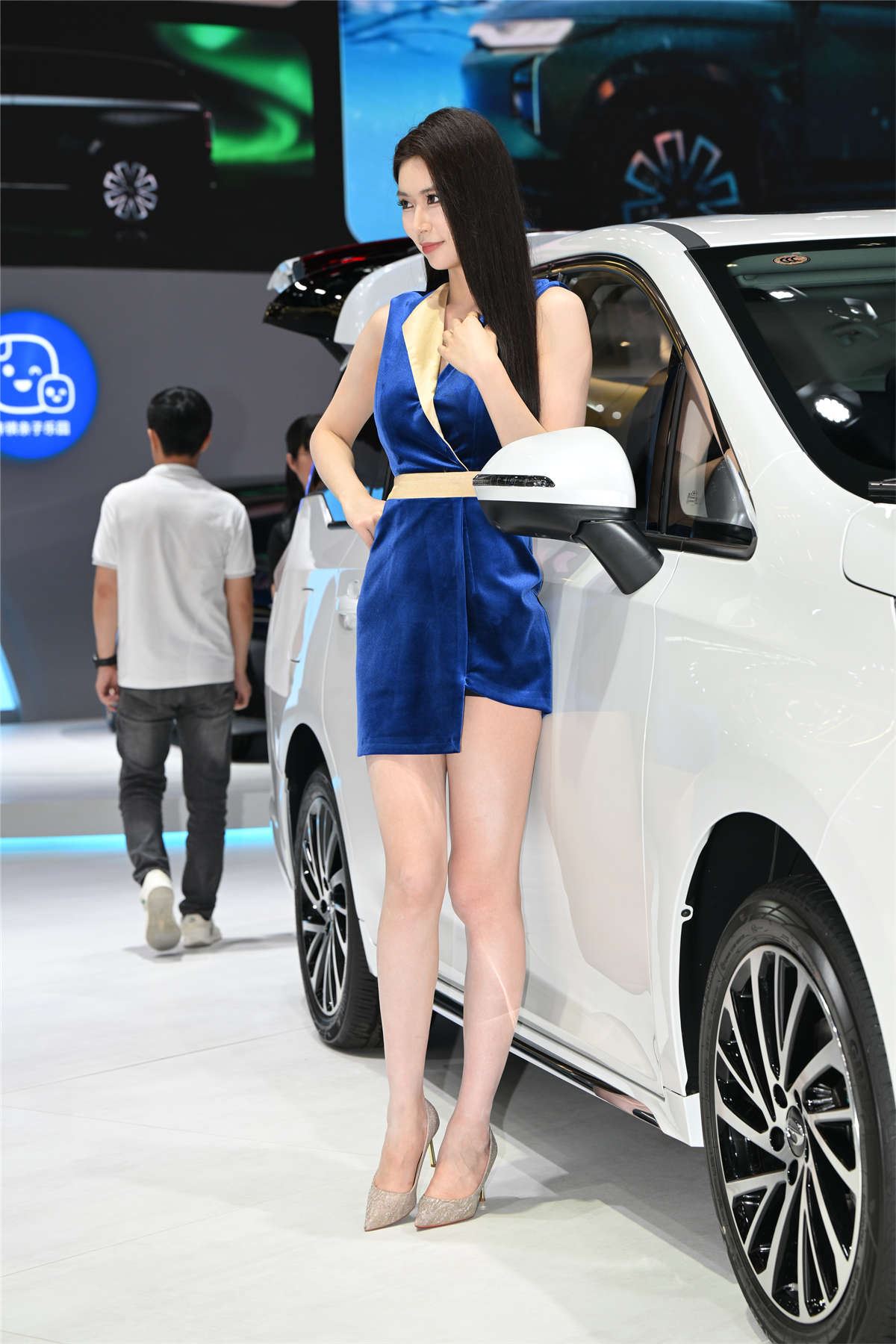 蓝色套装裙