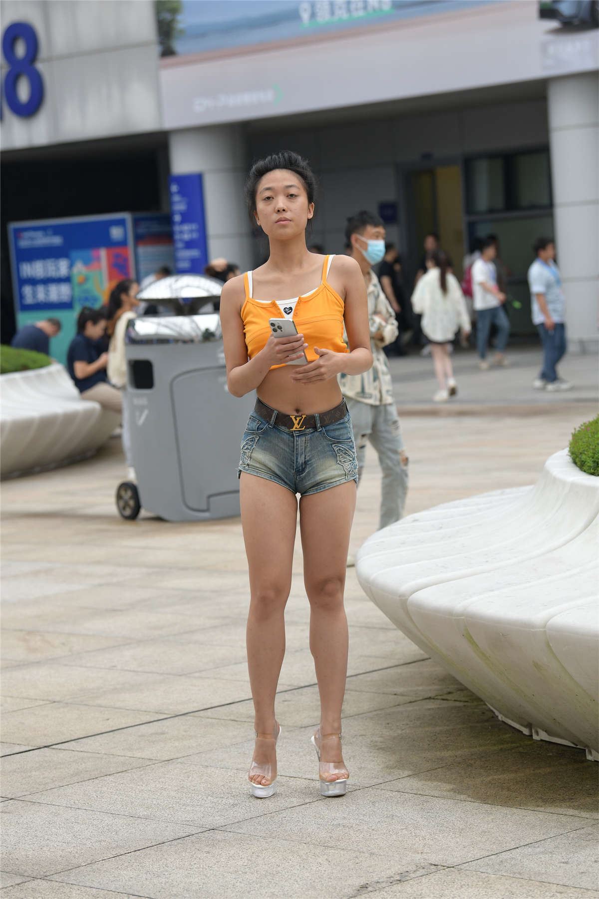 素颜牛仔短裤