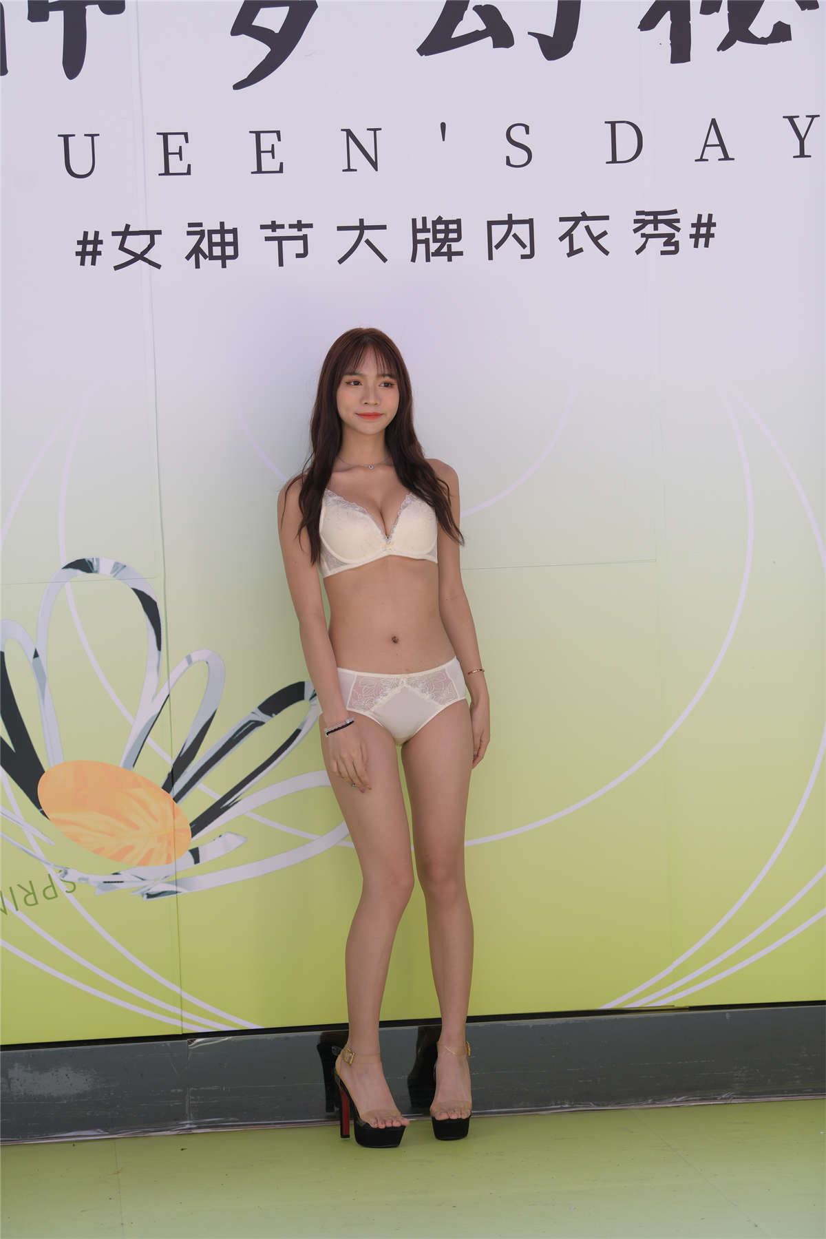 粉色AND白色