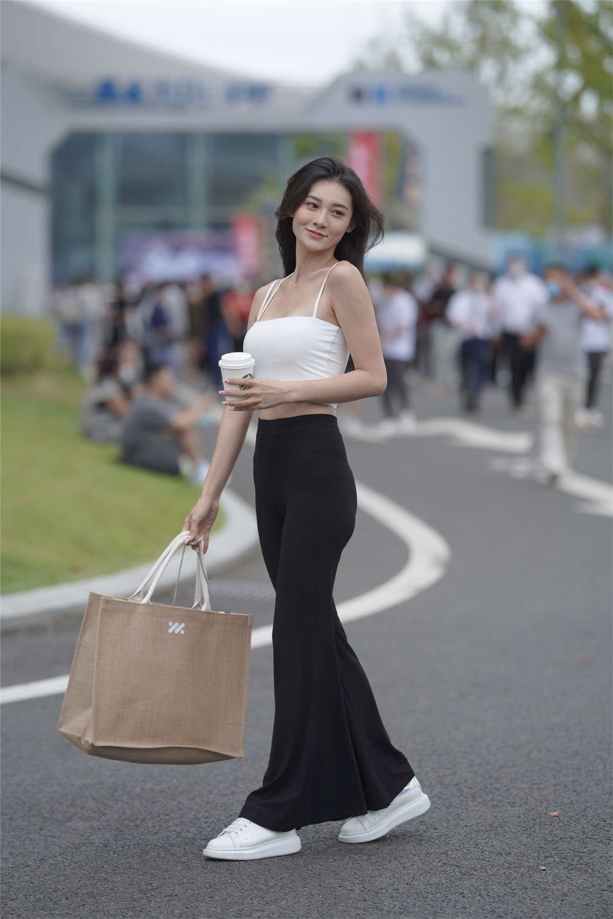 黑白搭配好身材