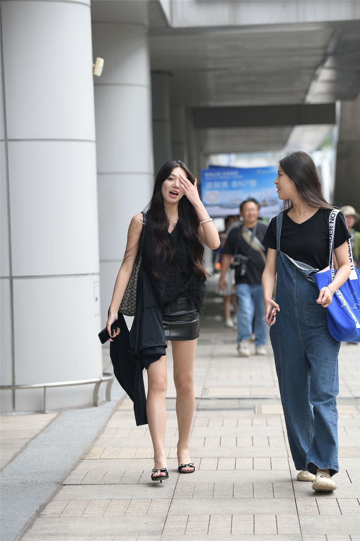 温婉高挑靓女