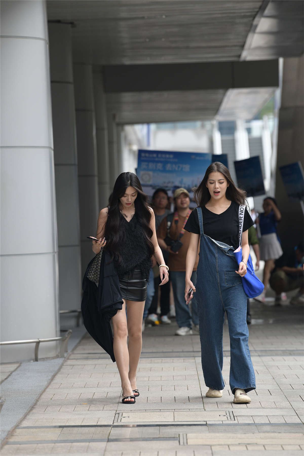 温婉高挑靓女