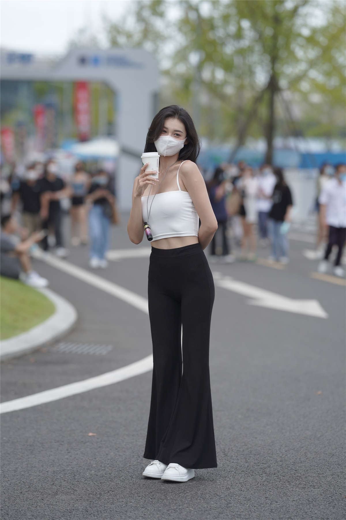 黑白搭配好身材