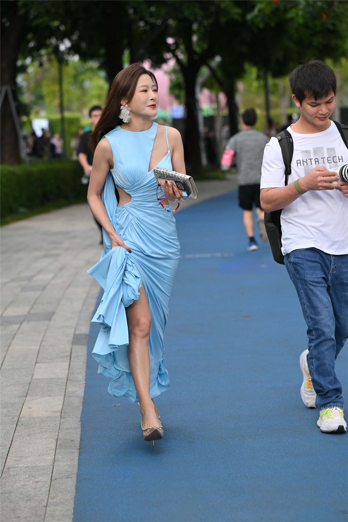 柔美蓝色长裙