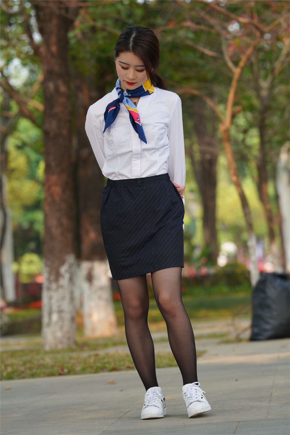 OL黑丝短裙