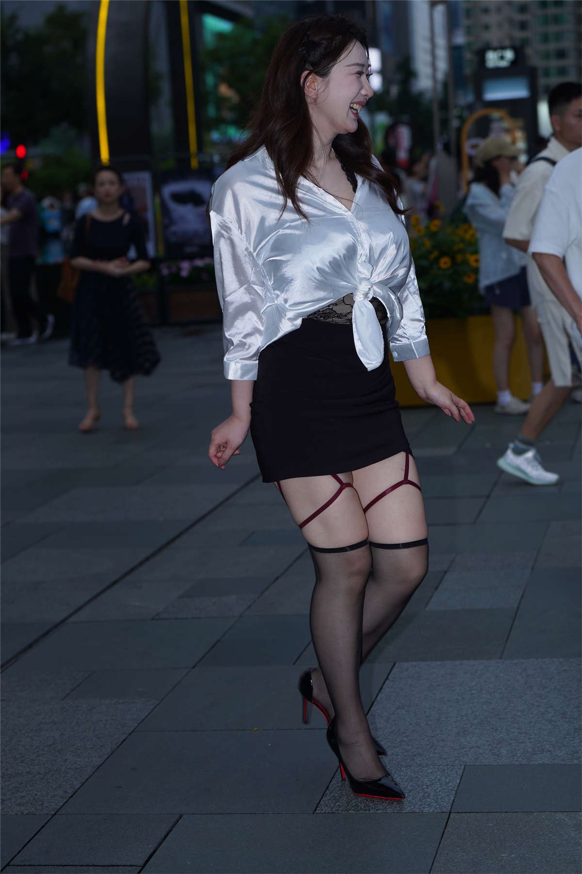性感黑白搭配