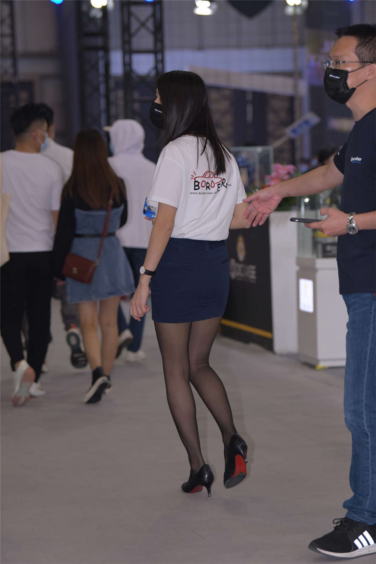 礼仪小姐姐
