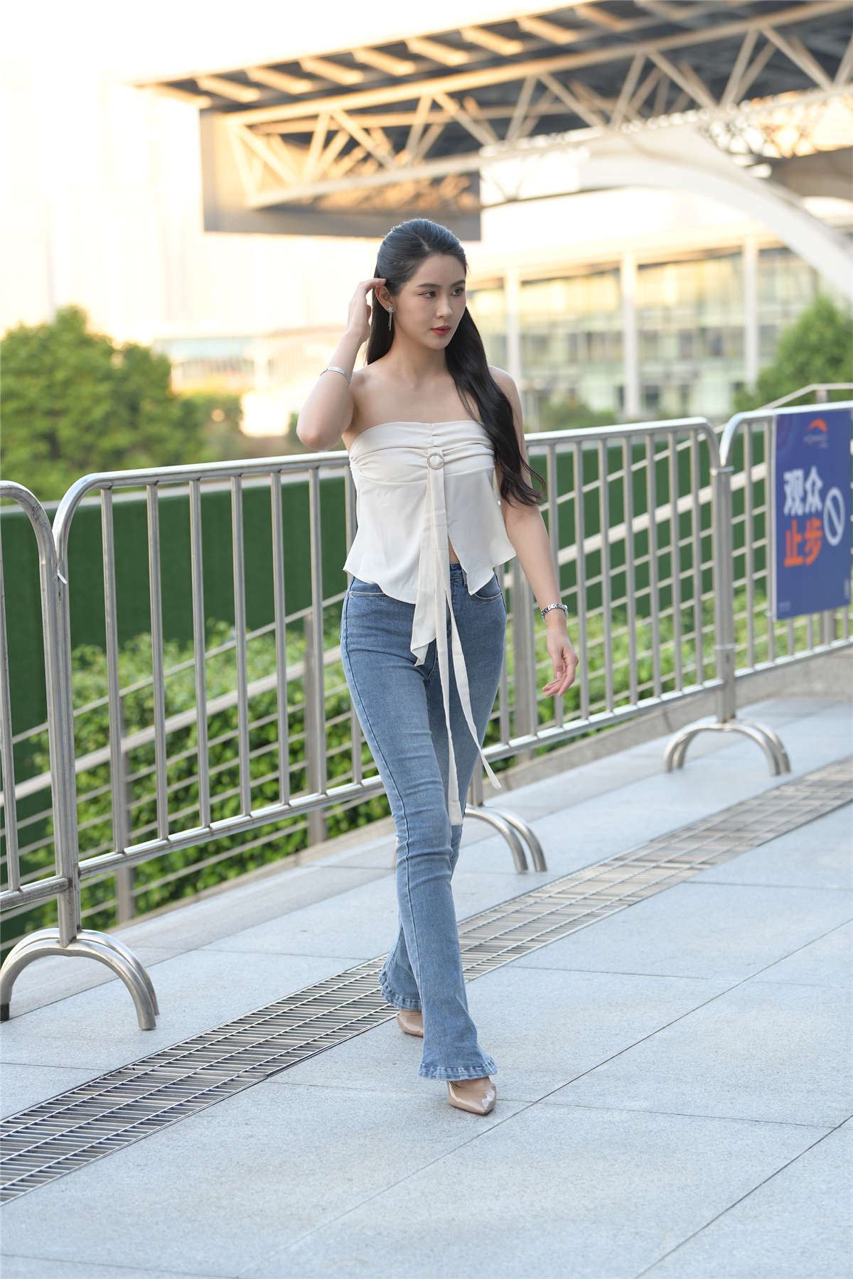 牛仔裤高挑靓丽