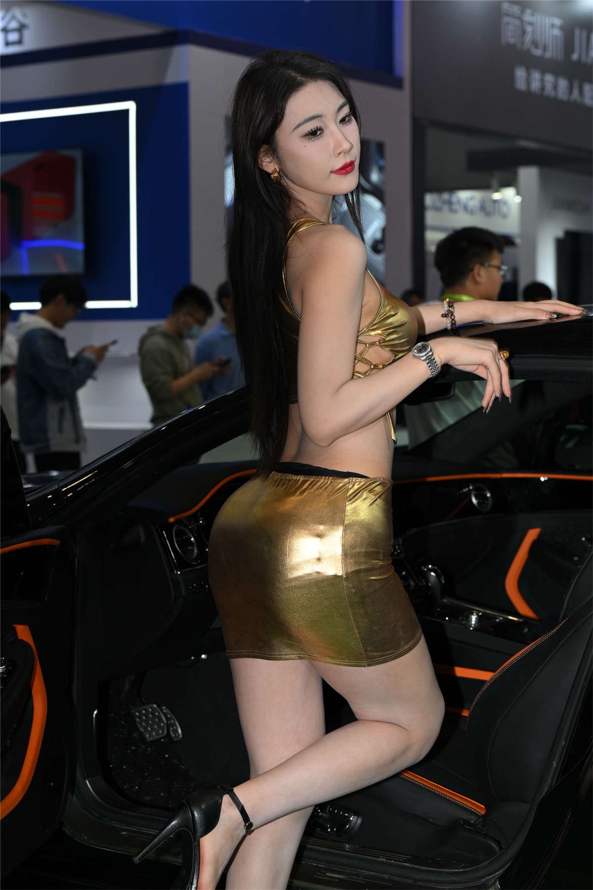 金色皮裙