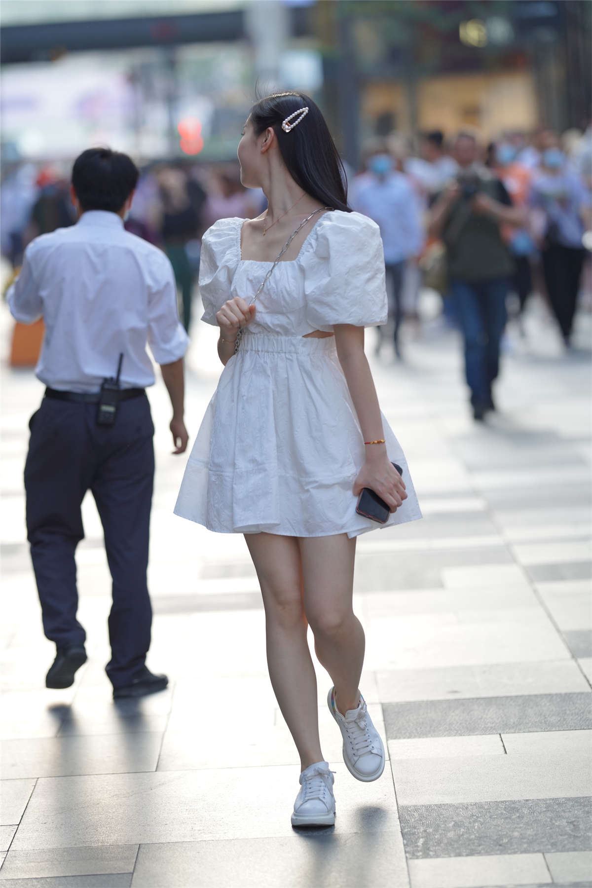 白裙清爽女孩